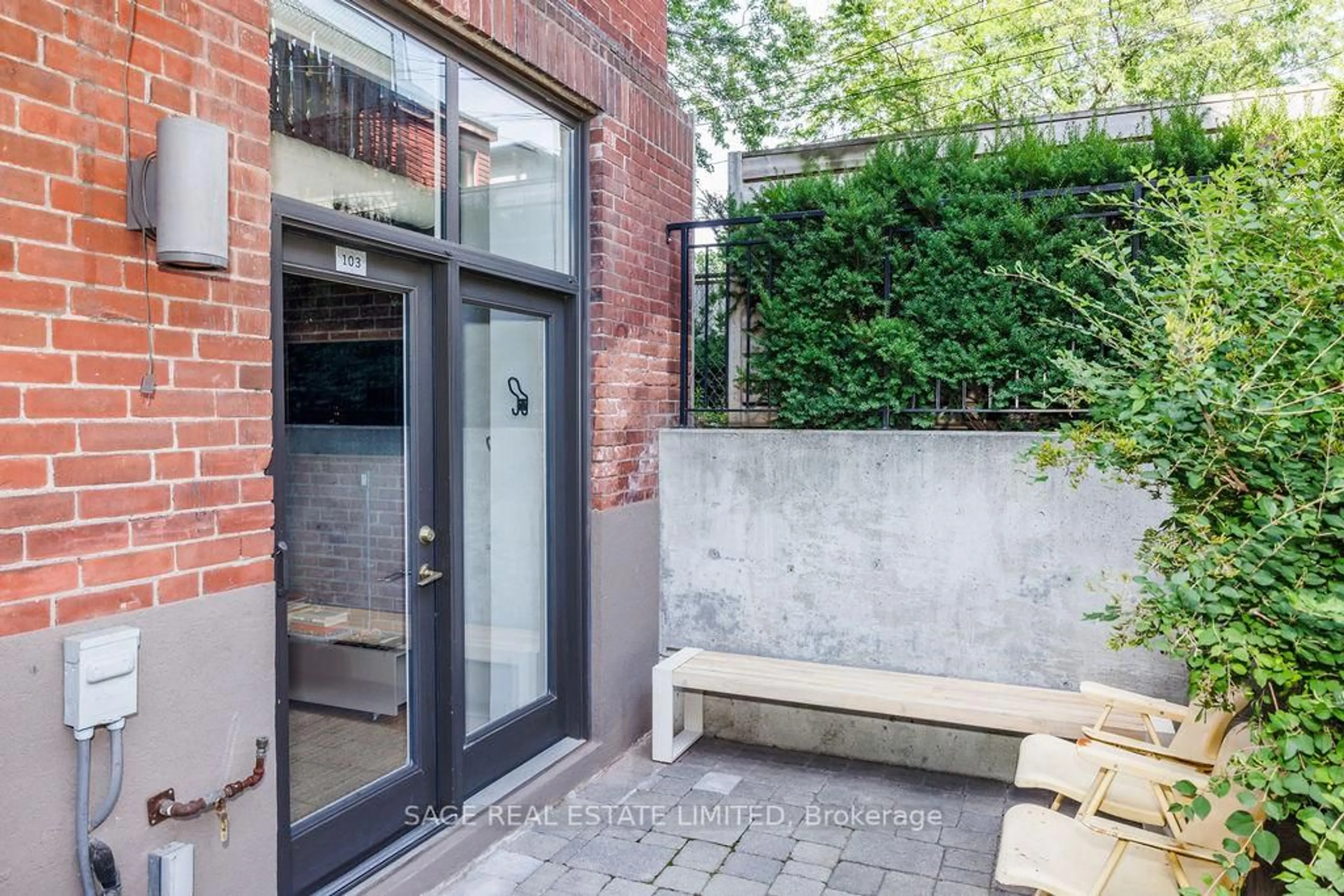 Unknown for 152 Annette St #103, Toronto Ontario M6P 1P4