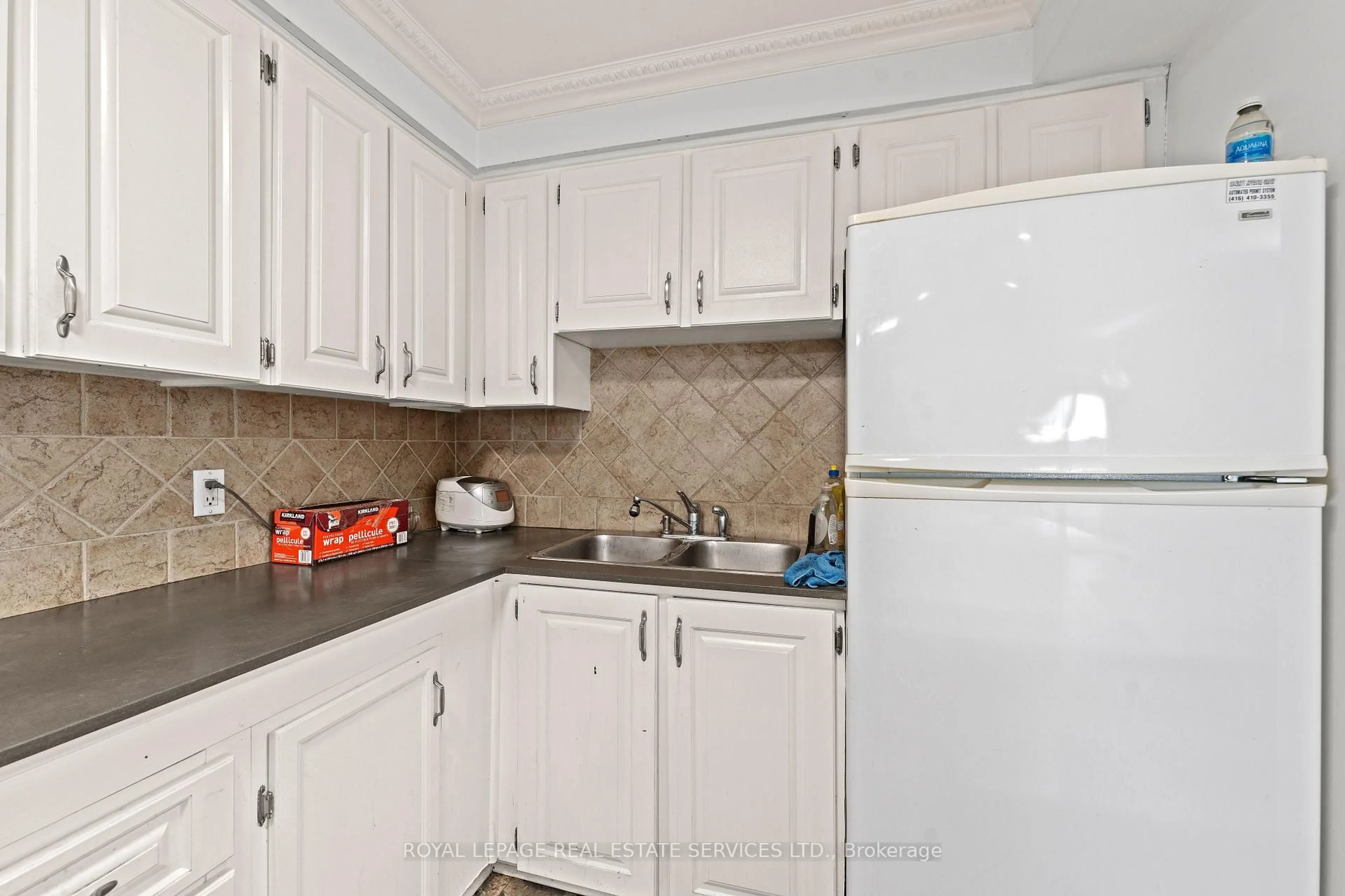 Standard kitchen, unknown for 3040 Constitution Blvd #103, Mississauga Ontario L4Y 3X7