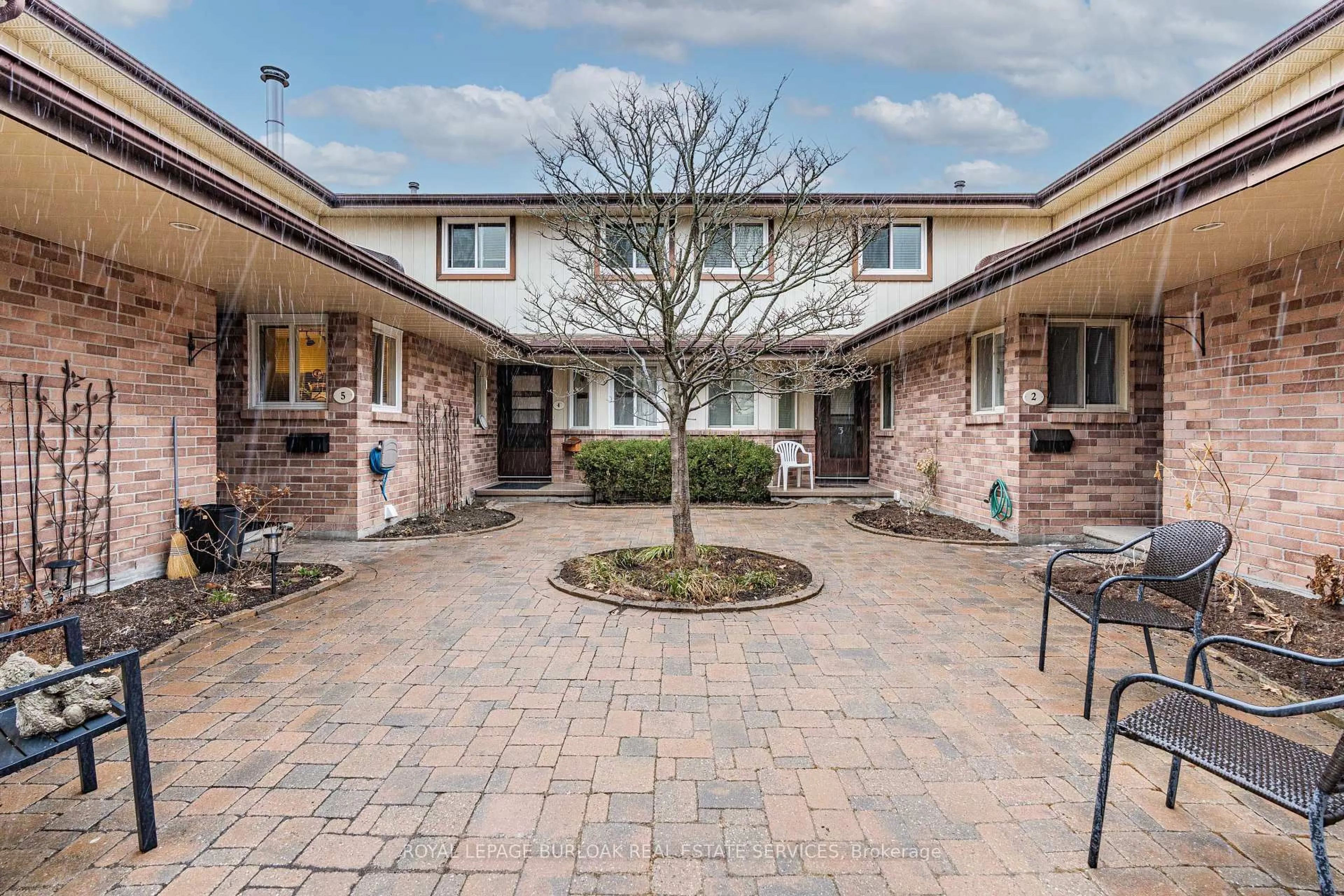 Patio, street for 1508 Upper Middle Rd #5, Burlington Ontario L7P 4M5
