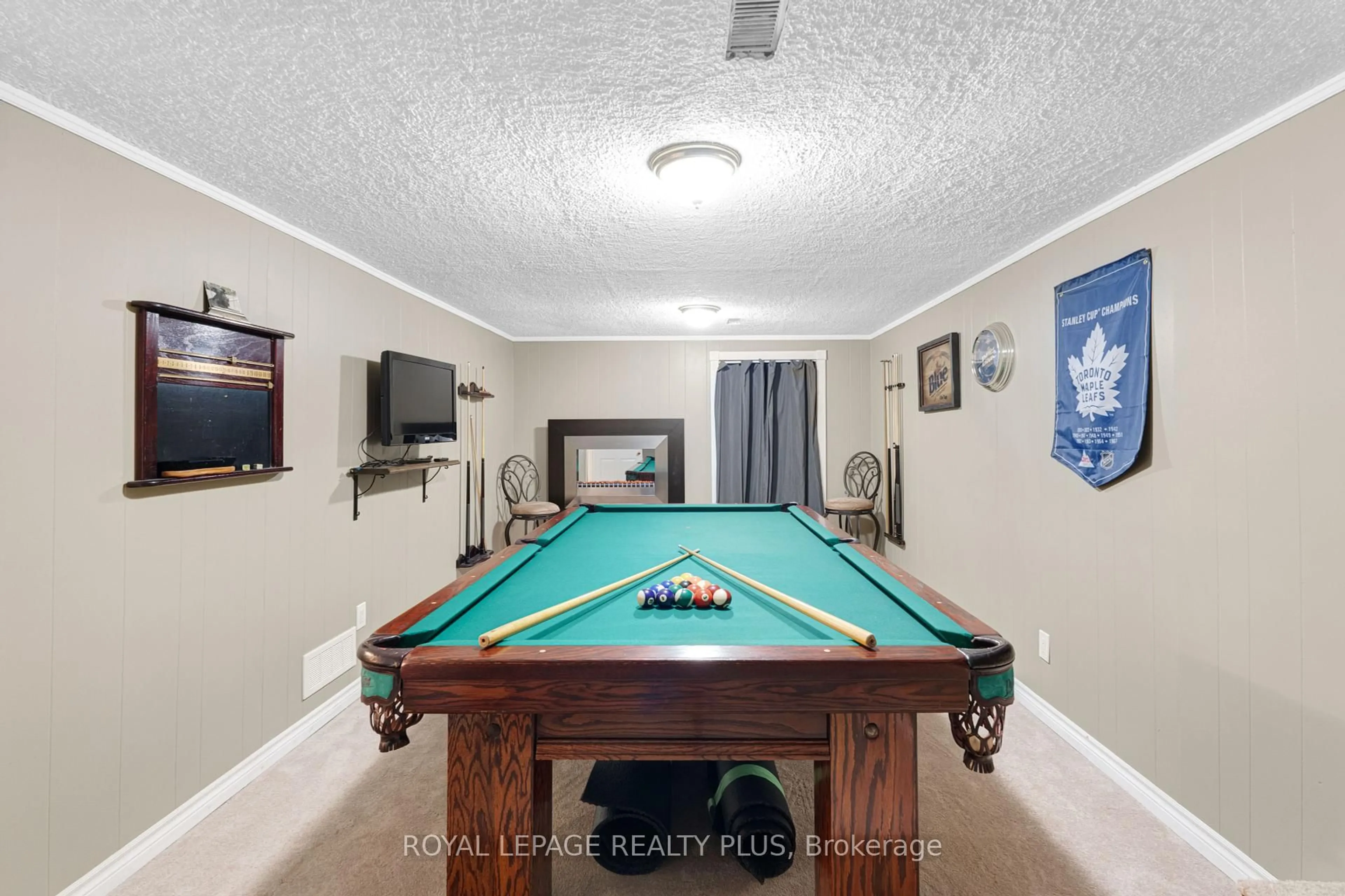 Pool for 2063 Cavendish Dr, Burlington Ontario L7P 1Y9