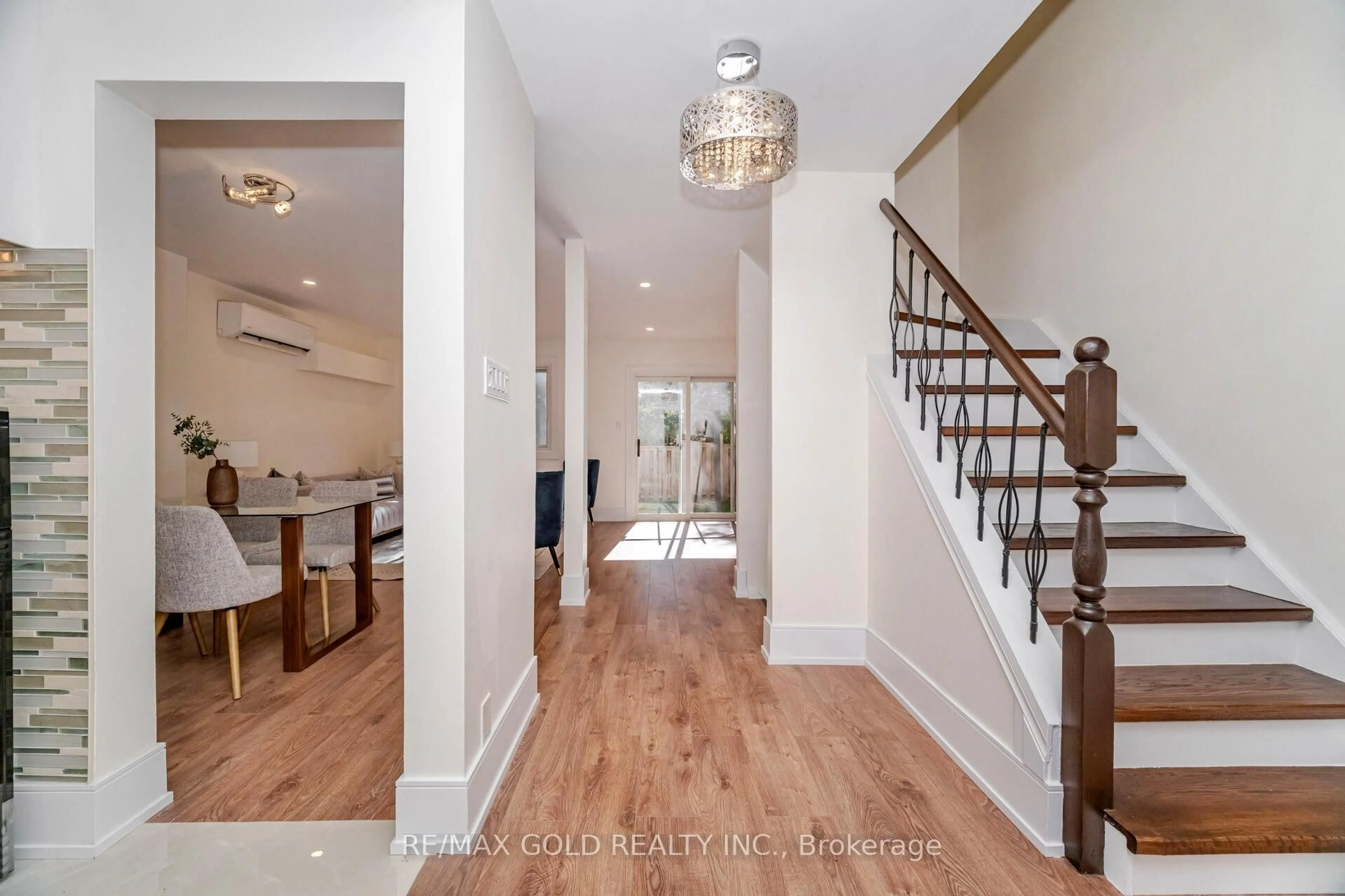 Indoor entryway for 2651 Aquitaine Ave #69, Mississauga Ontario L5N 1V5