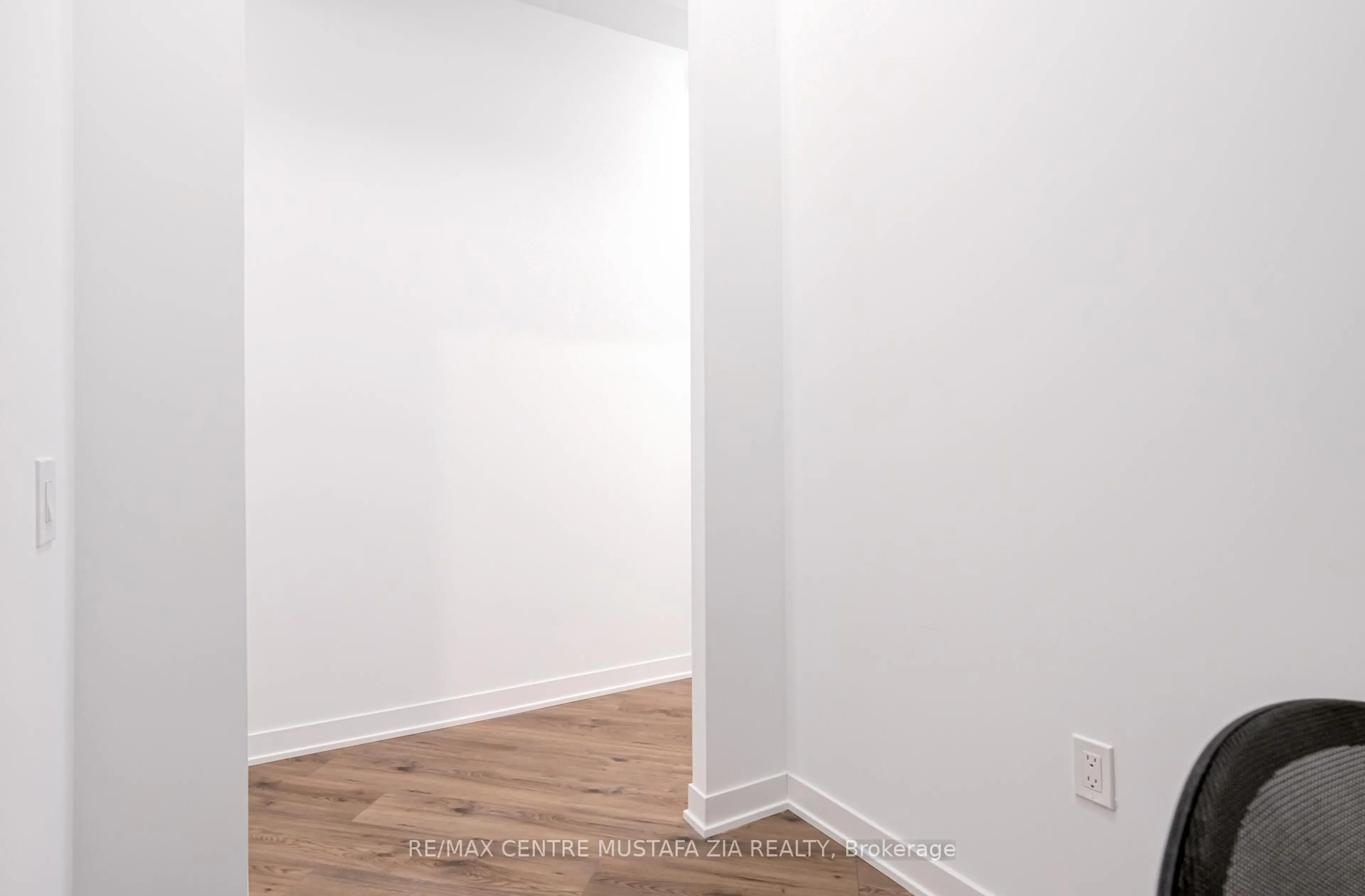A pic of a room for 395 Dundas St #217, Oakville Ontario L6M 5R8