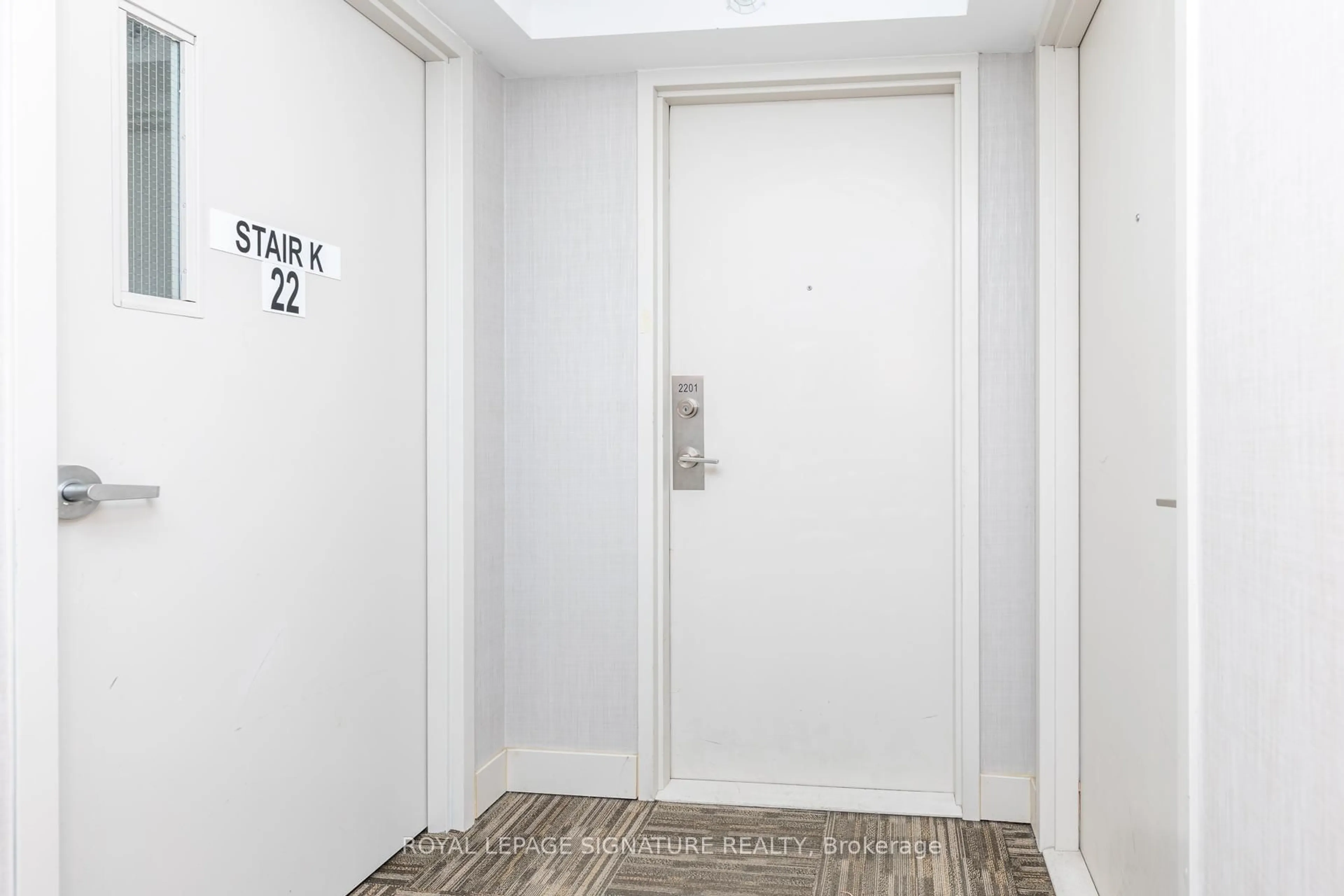 Indoor entryway for 1410 Dupont St #2201, Toronto Ontario M6H 0B6