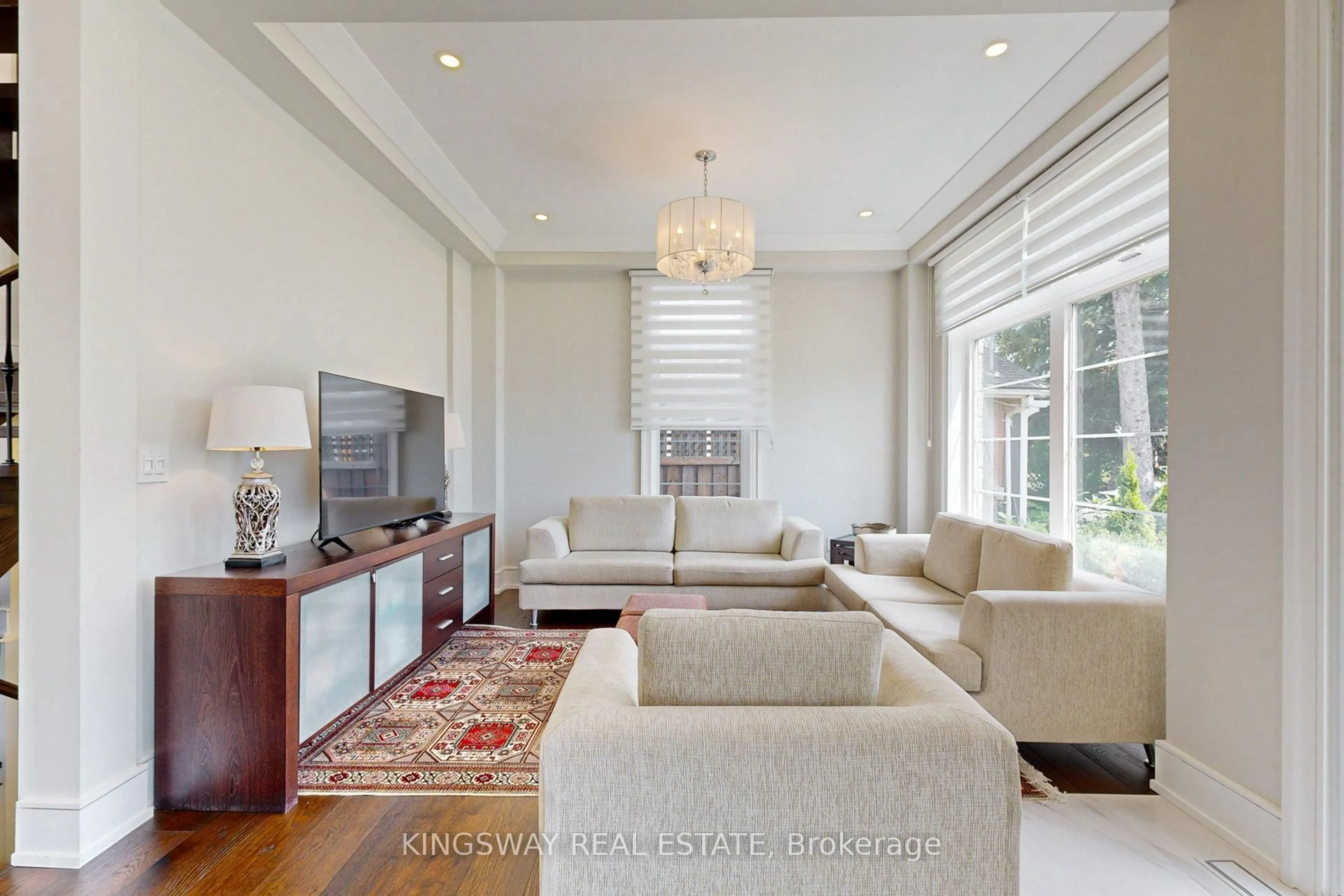 Living room with furniture, unknown for 89 Russell Dr, Oakville Ontario L6H 1L4