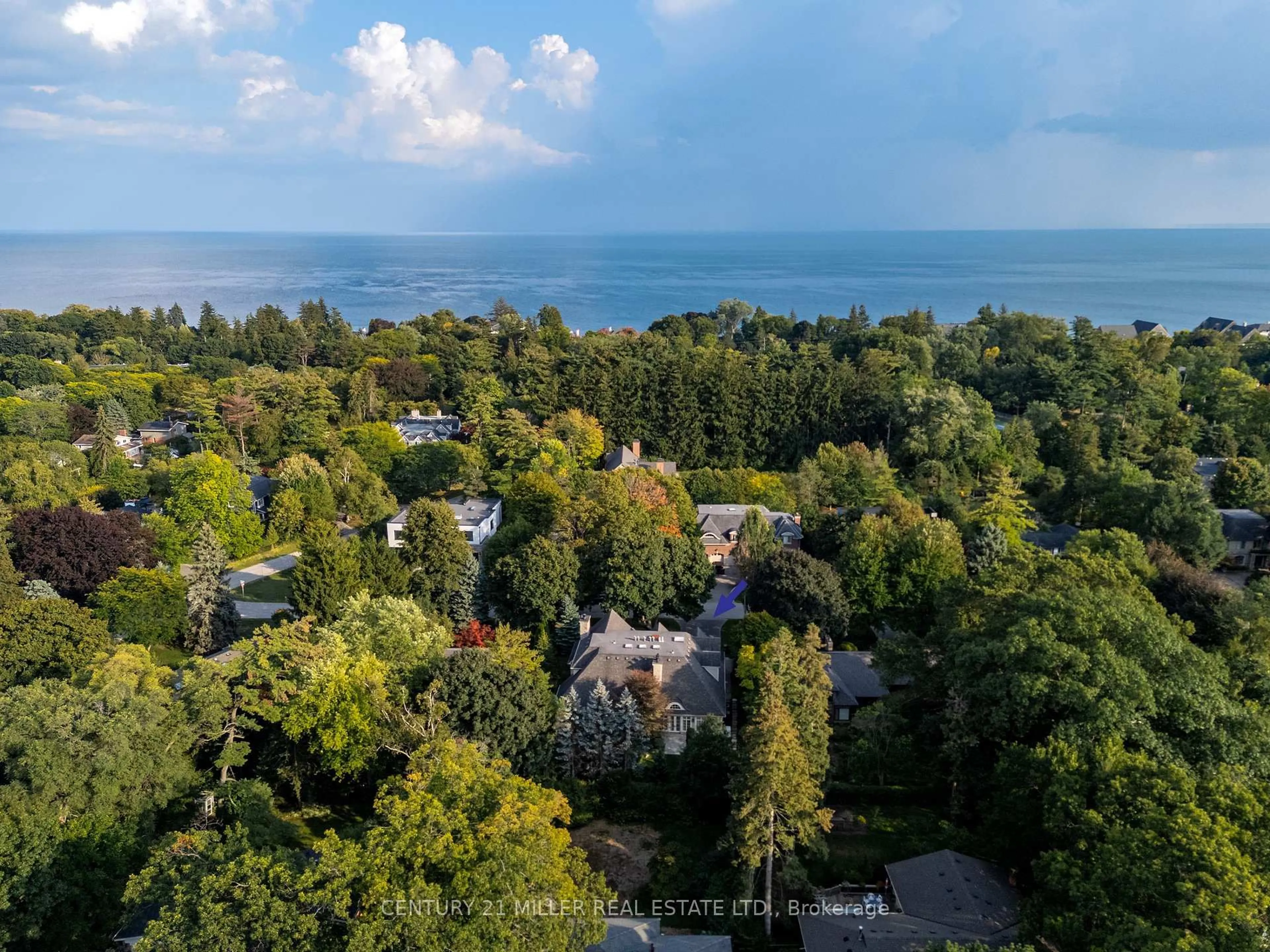 A pic from outside/outdoor area/front of a property/back of a property/a pic from drone, water/lake/river/ocean view for 2039 Ardleigh Rd, Oakville Ontario L6J 1V6