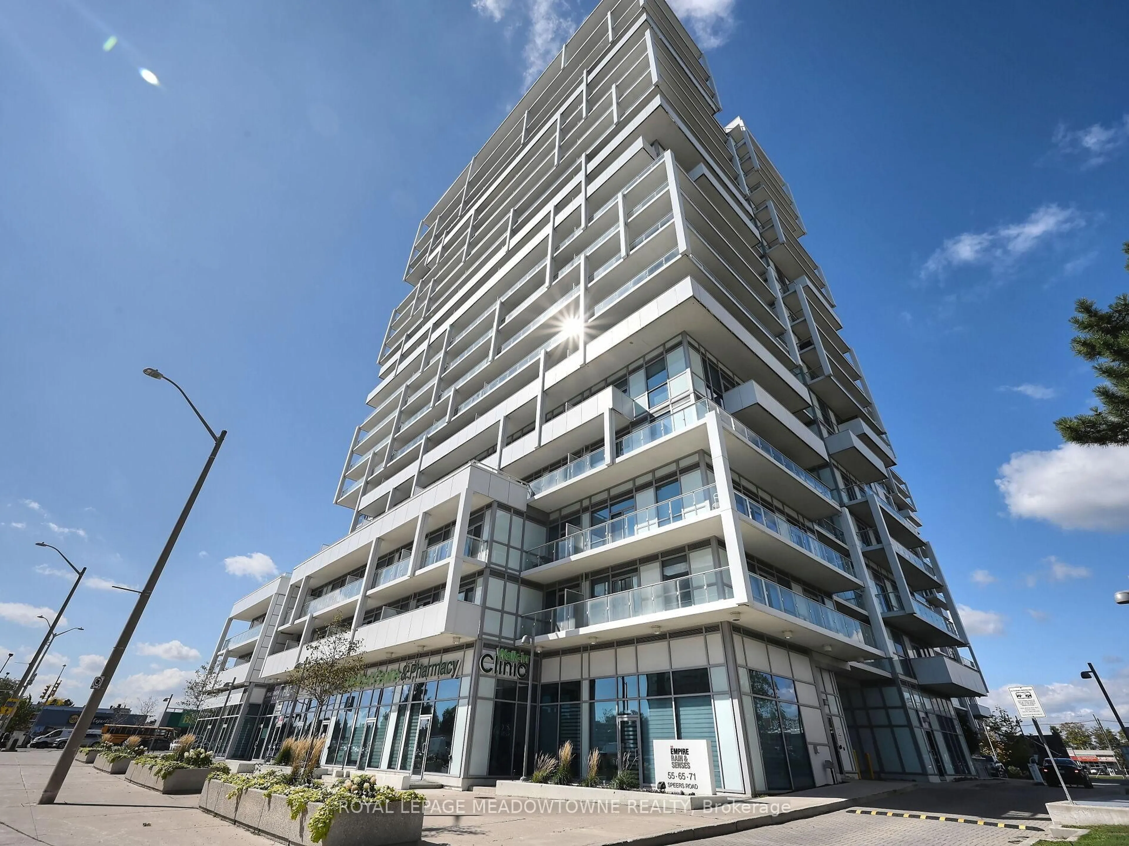 Indoor foyer for 55 Speers Rd #1210, Oakville Ontario L6K 0H9
