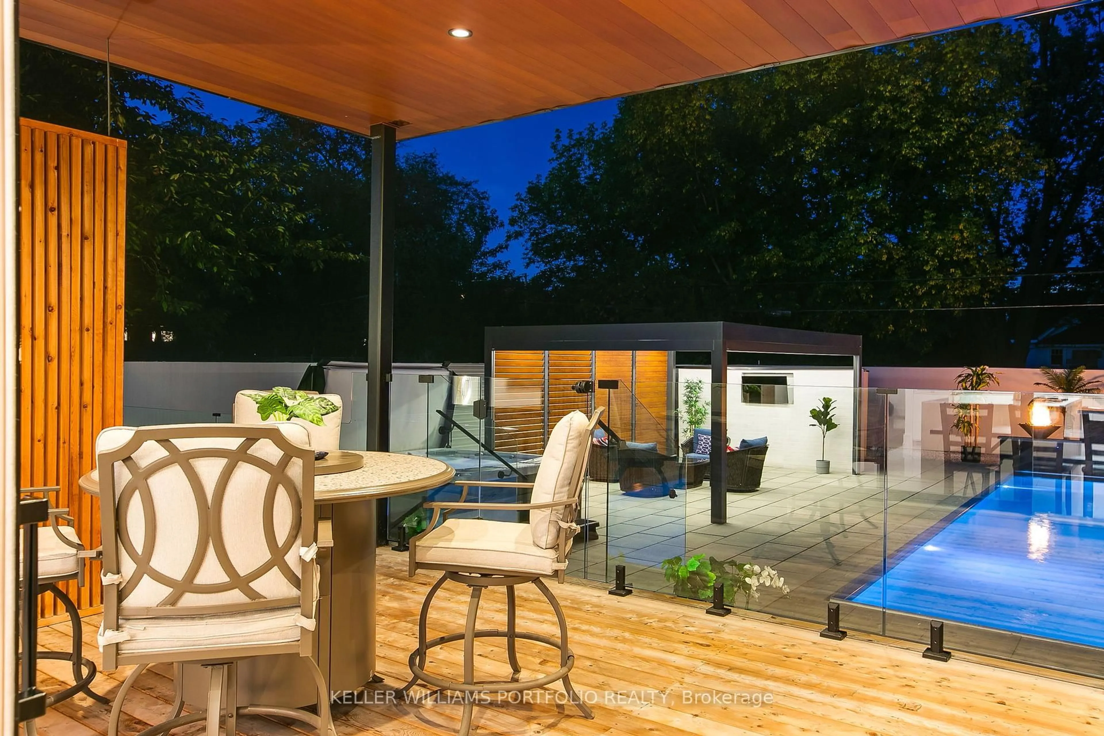 Patio, street for 27 Prennan Ave, Toronto Ontario M9B 4B7
