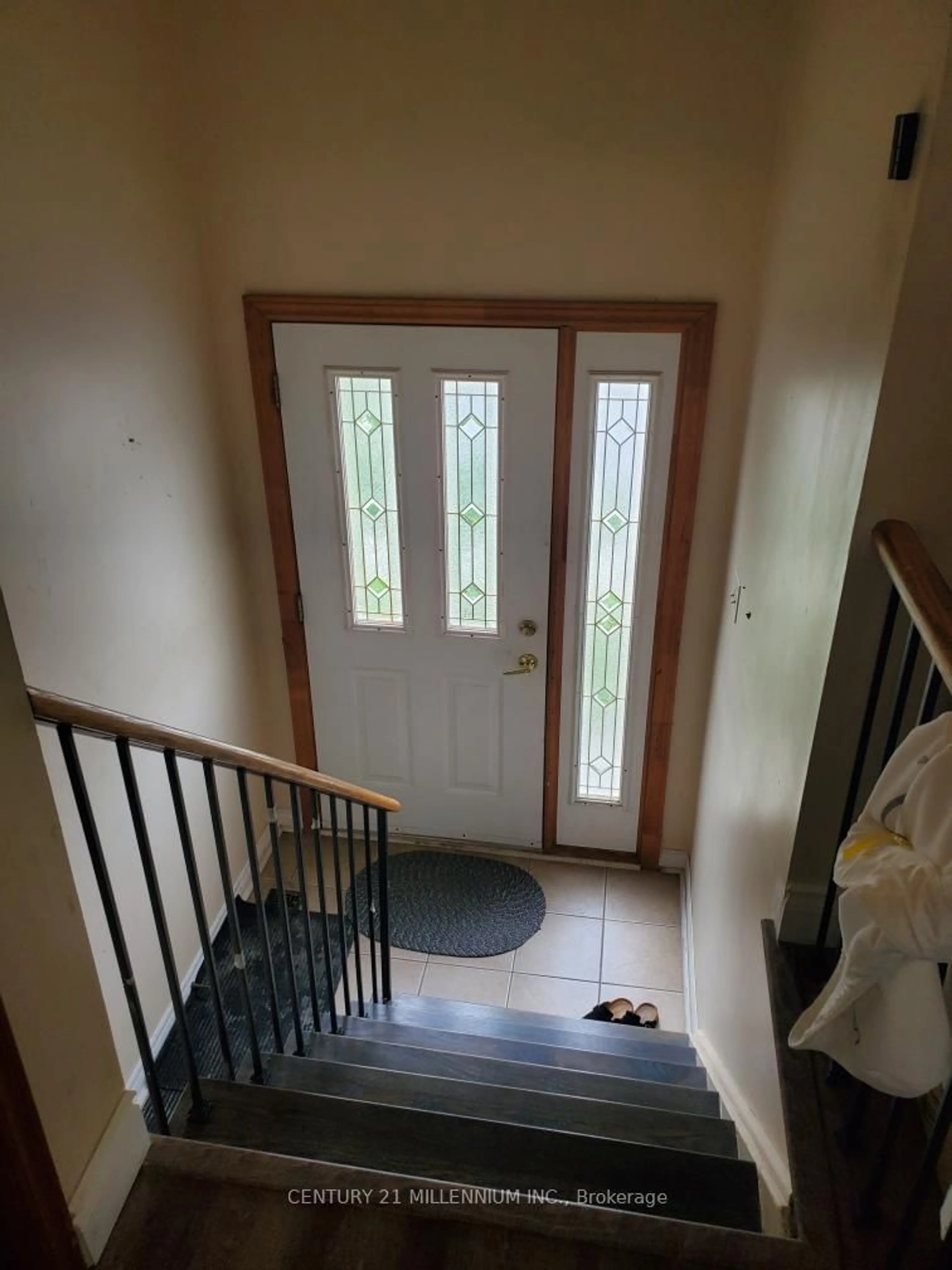 Indoor entryway for 44 Lakecrest Tr, Brampton Ontario L6Z 1S6