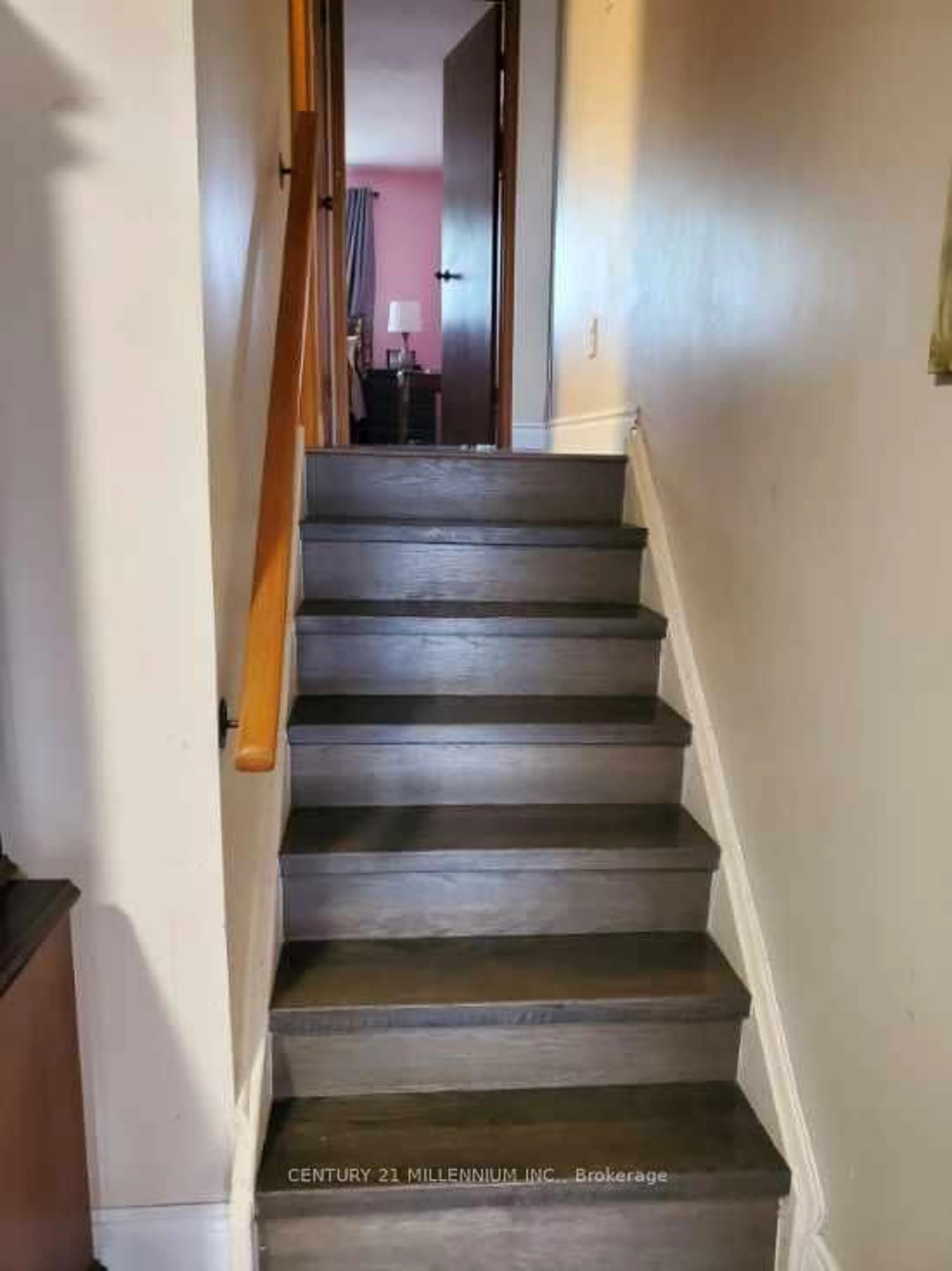Stairs for 44 Lakecrest Tr, Brampton Ontario L6Z 1S6