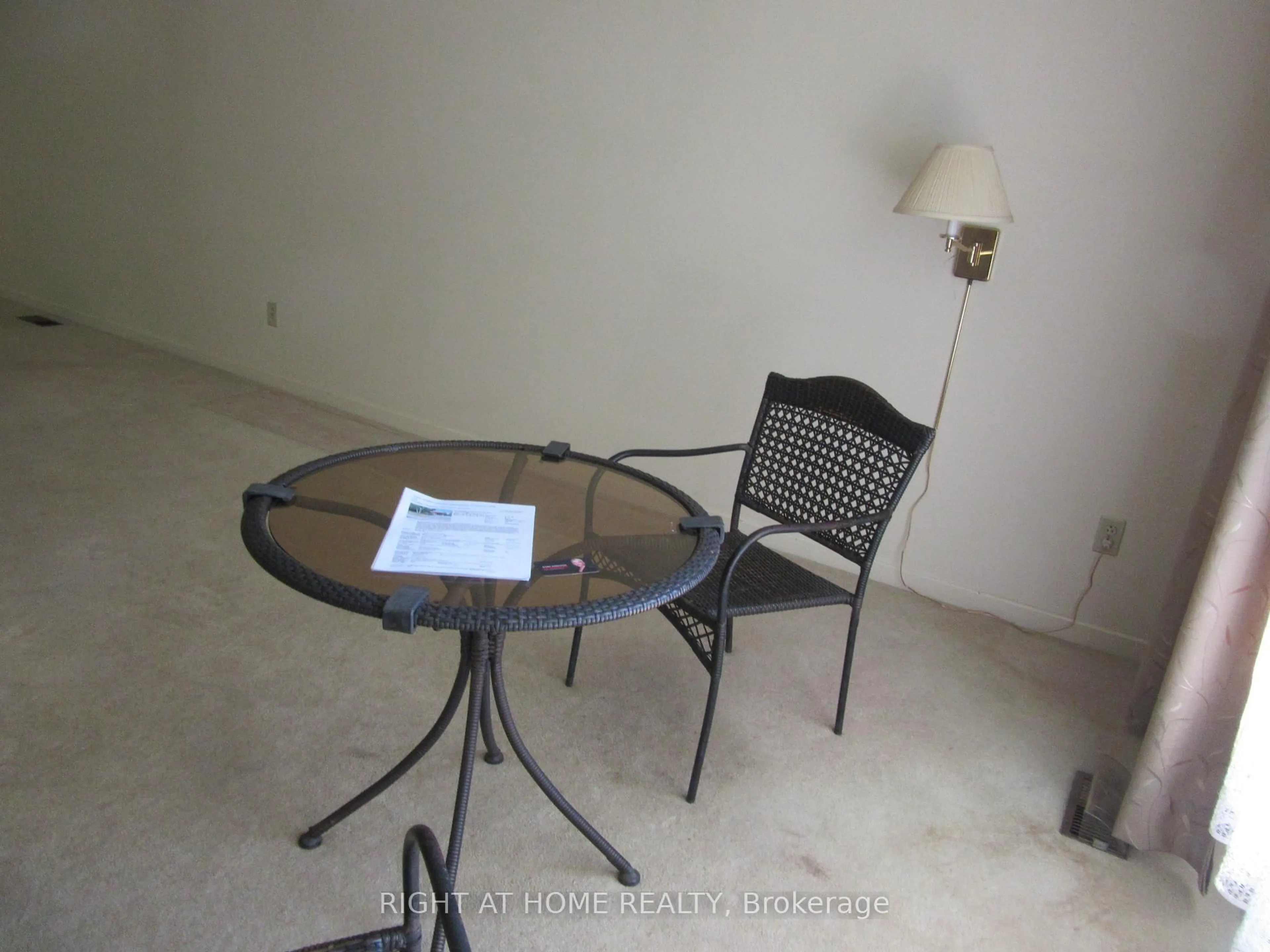 A pic of a room for 1588 Hobbs Cres, Mississauga Ontario L5J 3R9