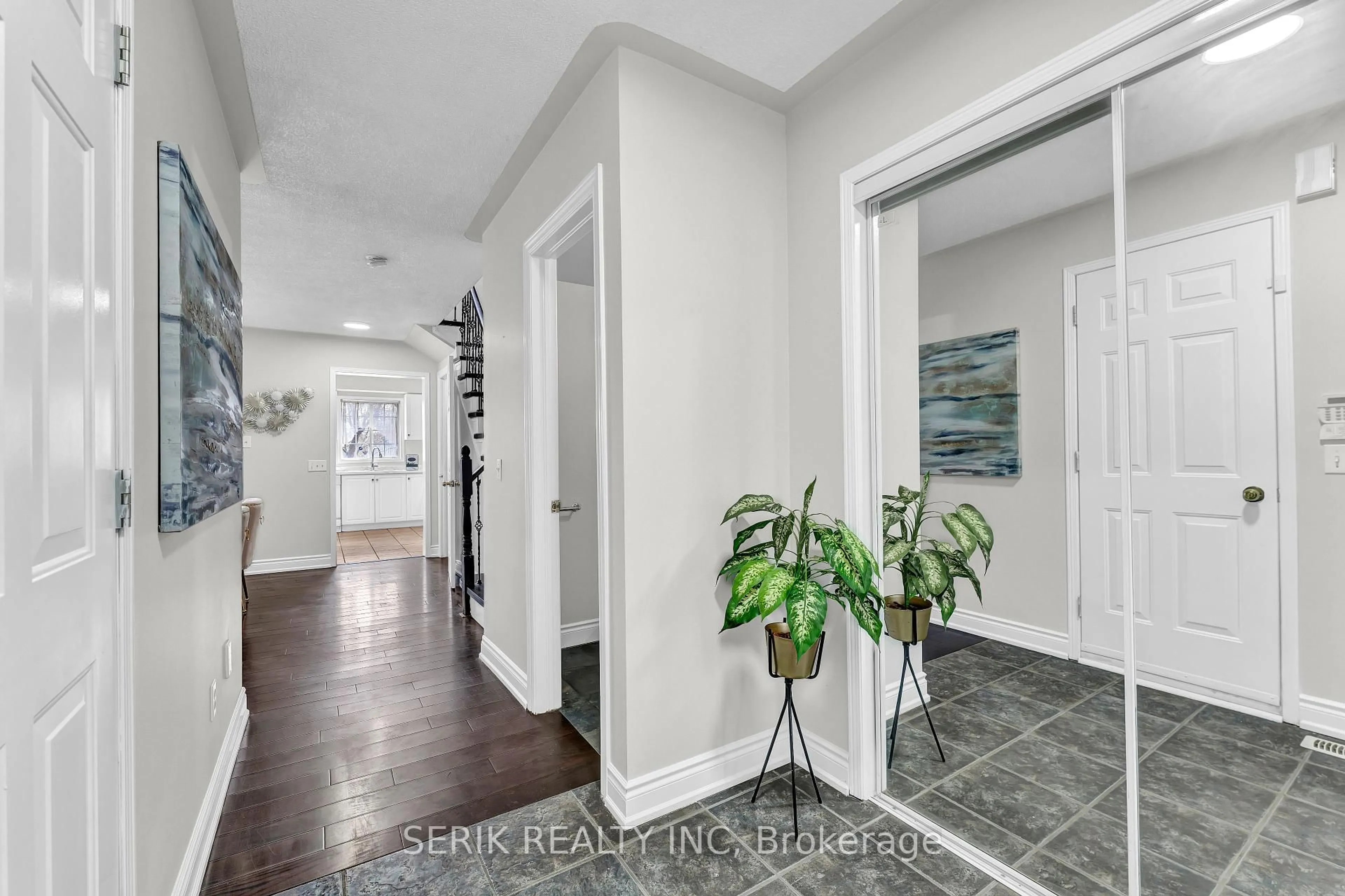 Indoor entryway for 9800 MCLAUGHLIN Rd #254, Brampton Ontario L6X 4R1