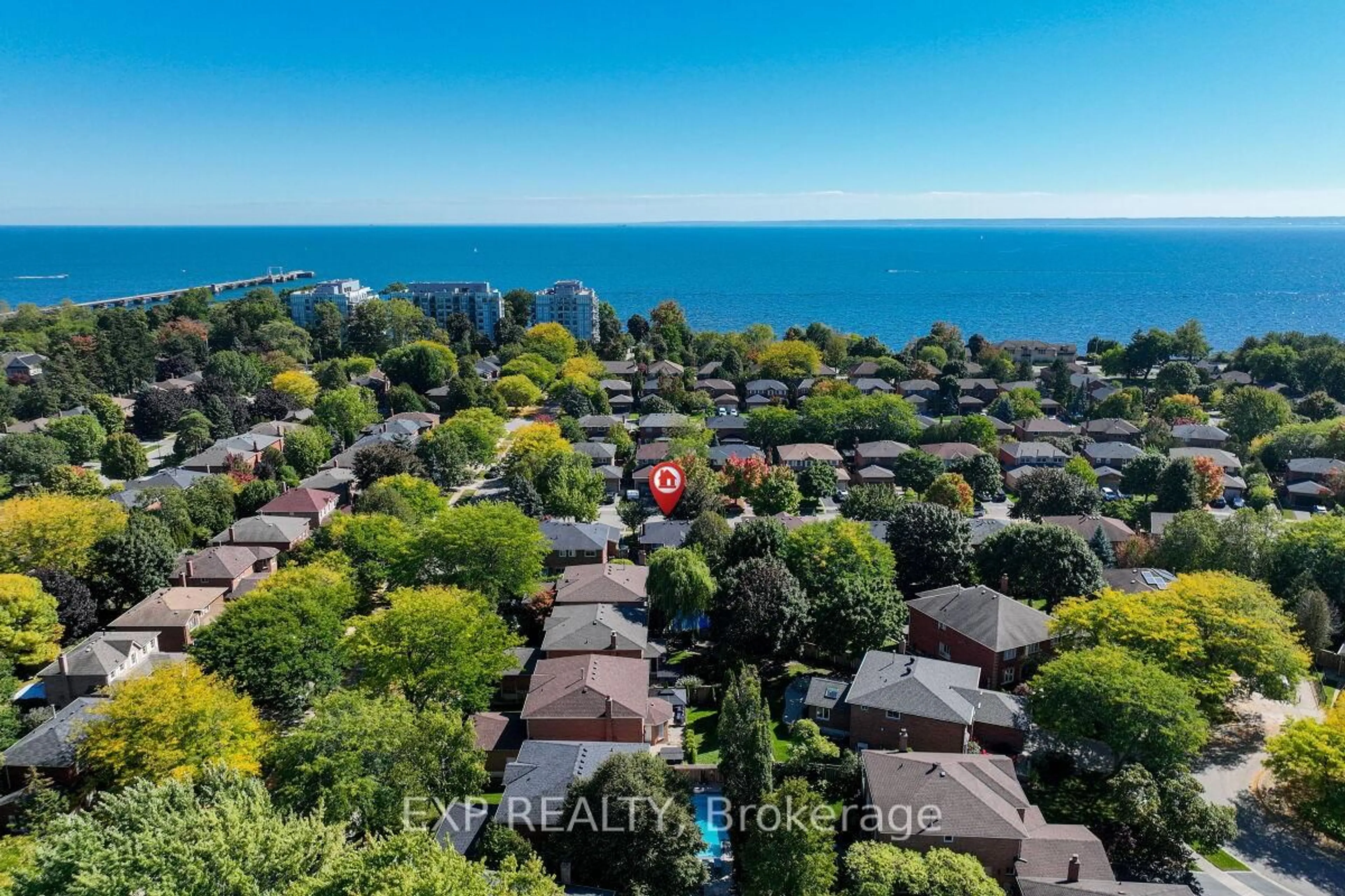 A pic from outside/outdoor area/front of a property/back of a property/a pic from drone, water/lake/river/ocean view for 105 Warner Dr, Oakville Ontario L6L 6G5