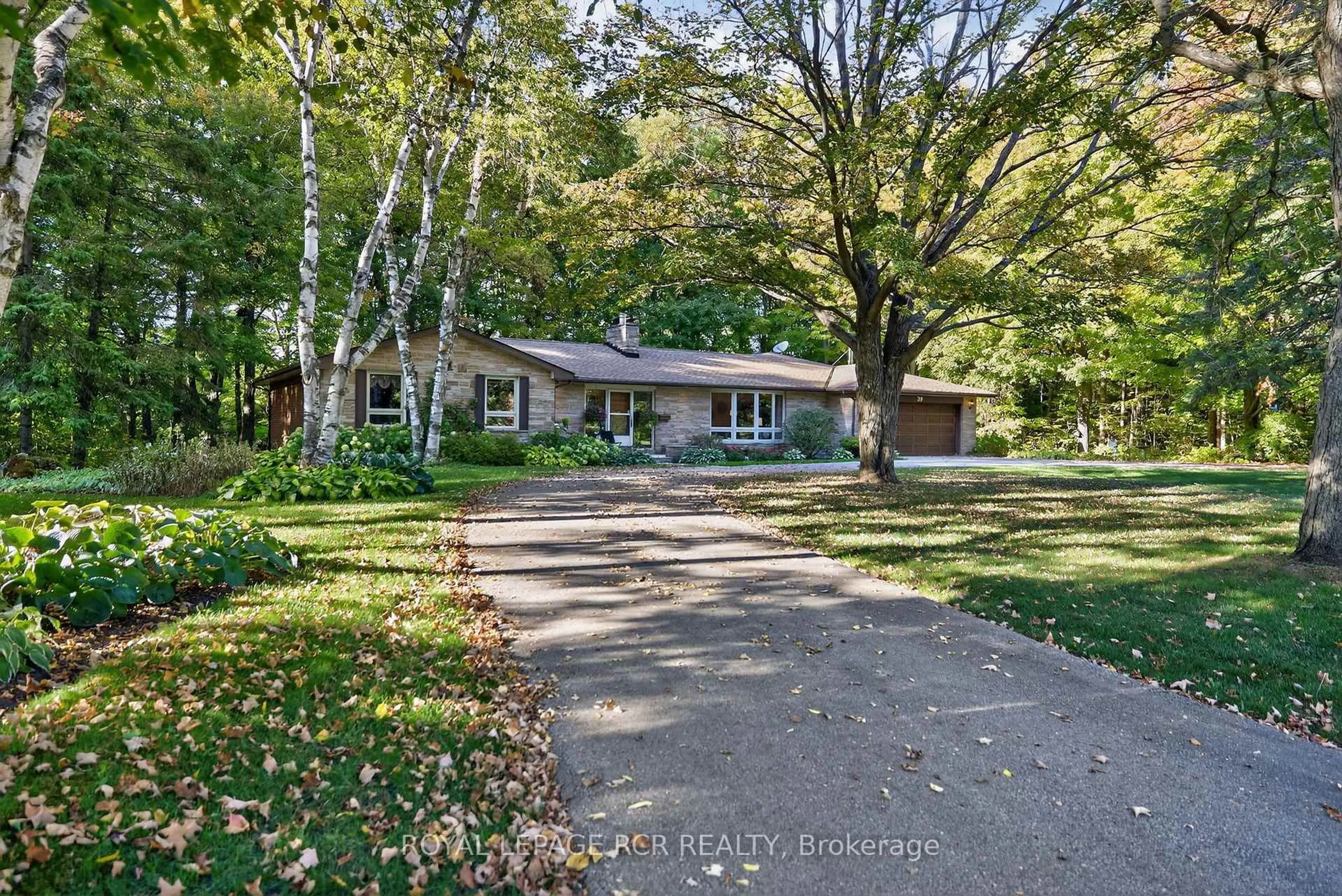 A pic from outside/outdoor area/front of a property/back of a property/a pic from drone, water/lake/river/ocean view for 20 Caledon Mountain Dr, Caledon Ontario L7K 0G1