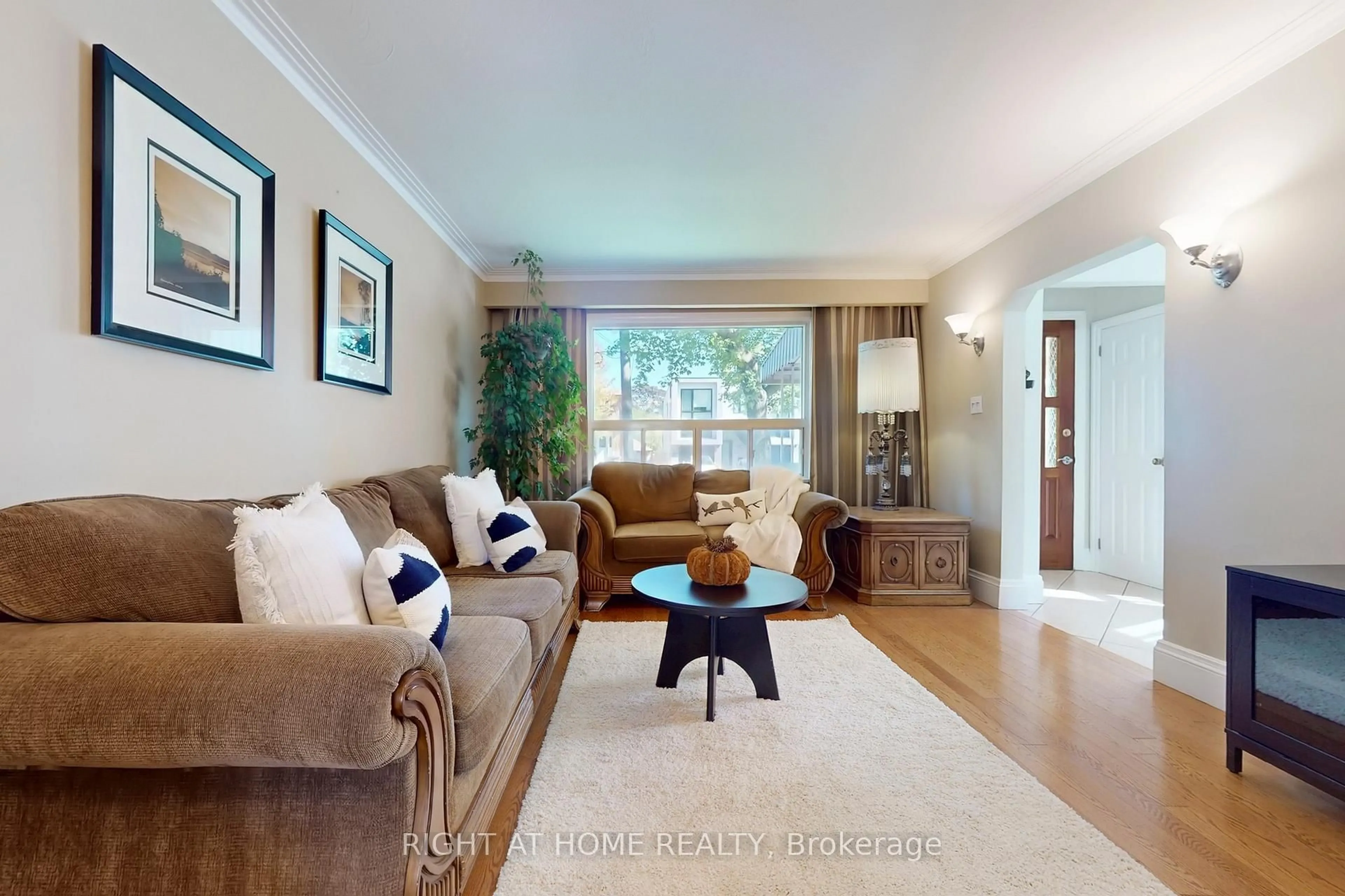 Living room with furniture, wood/laminate floor for 118 Treeview Dr, Toronto Ontario M8W 4C3