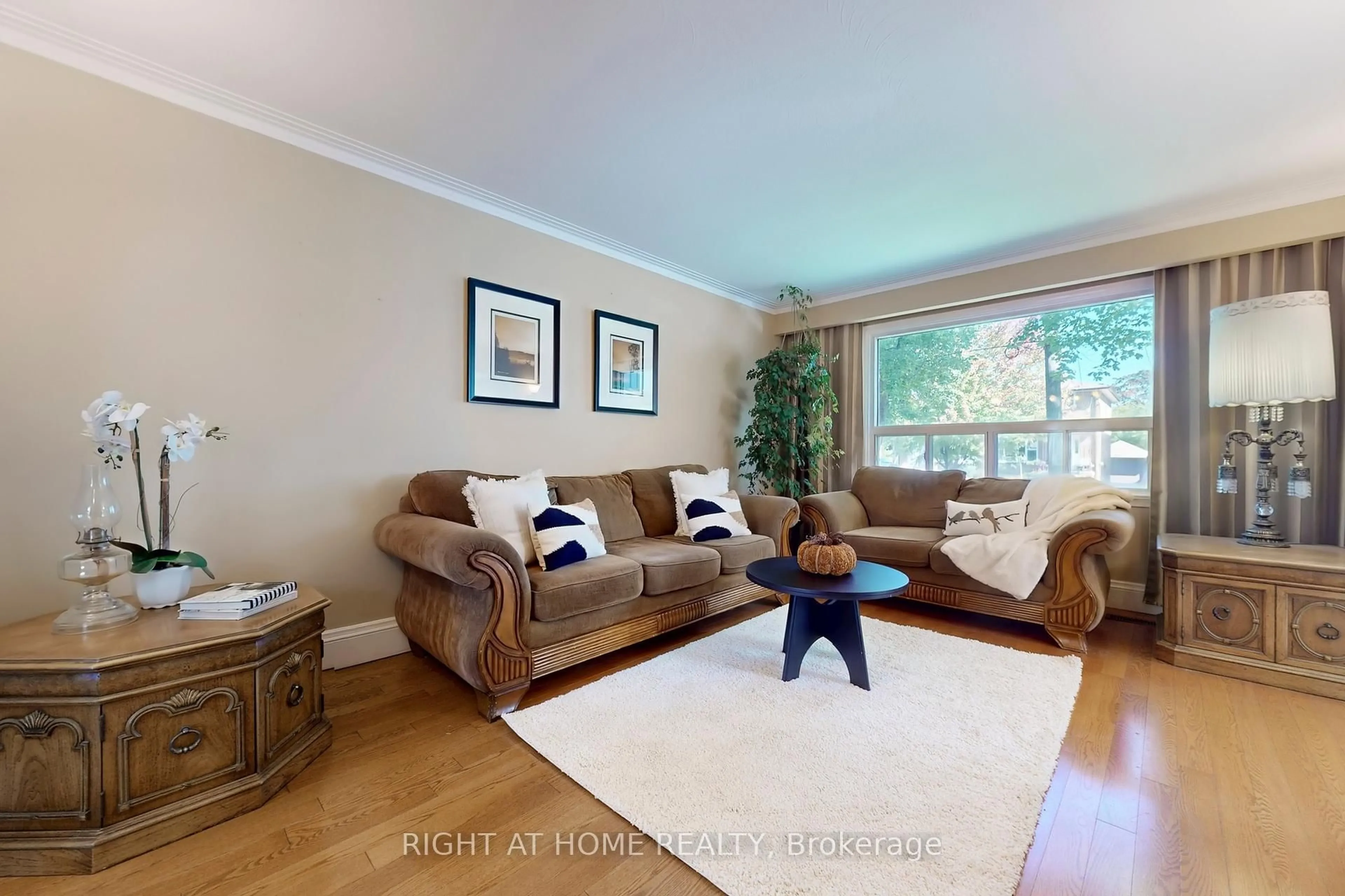 Living room with furniture, wood/laminate floor for 118 Treeview Dr, Toronto Ontario M8W 4C3
