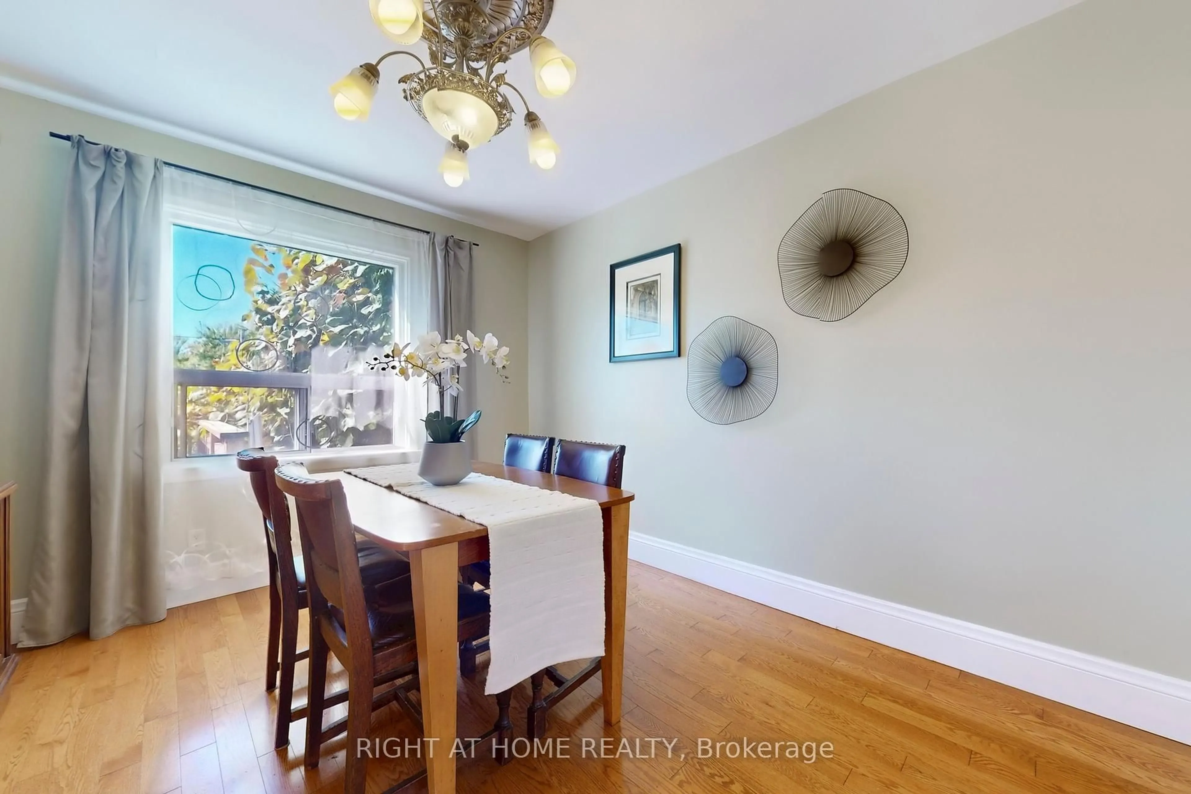 Dining room, wood/laminate floor for 118 Treeview Dr, Toronto Ontario M8W 4C3