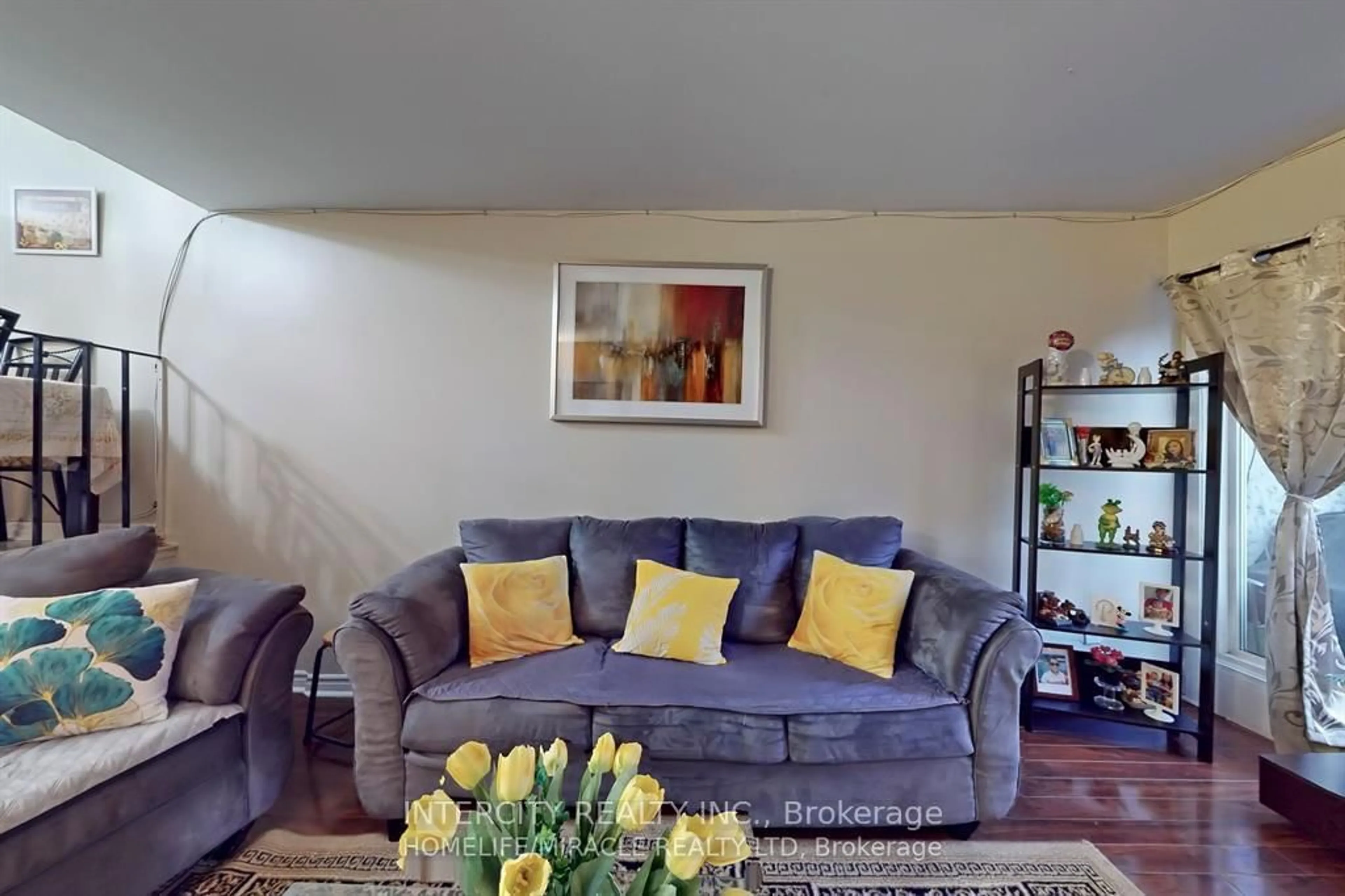 Living room with furniture, unknown for 61 Driftwood Ave #7, Toronto Ontario M3N 2M3