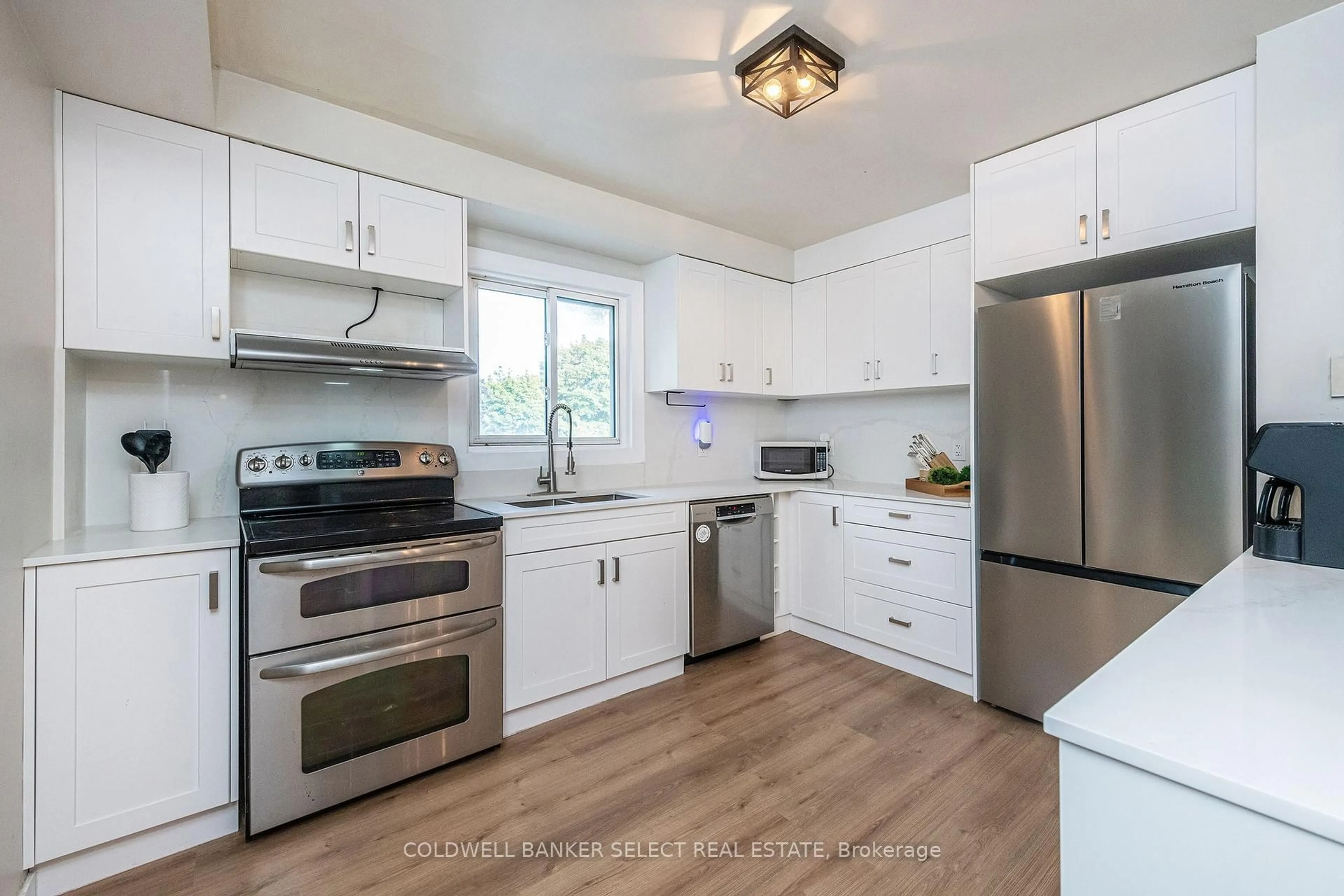 Open concept kitchen, unknown for 243 Leavens Crt, Caledon Ontario L7E 2A8