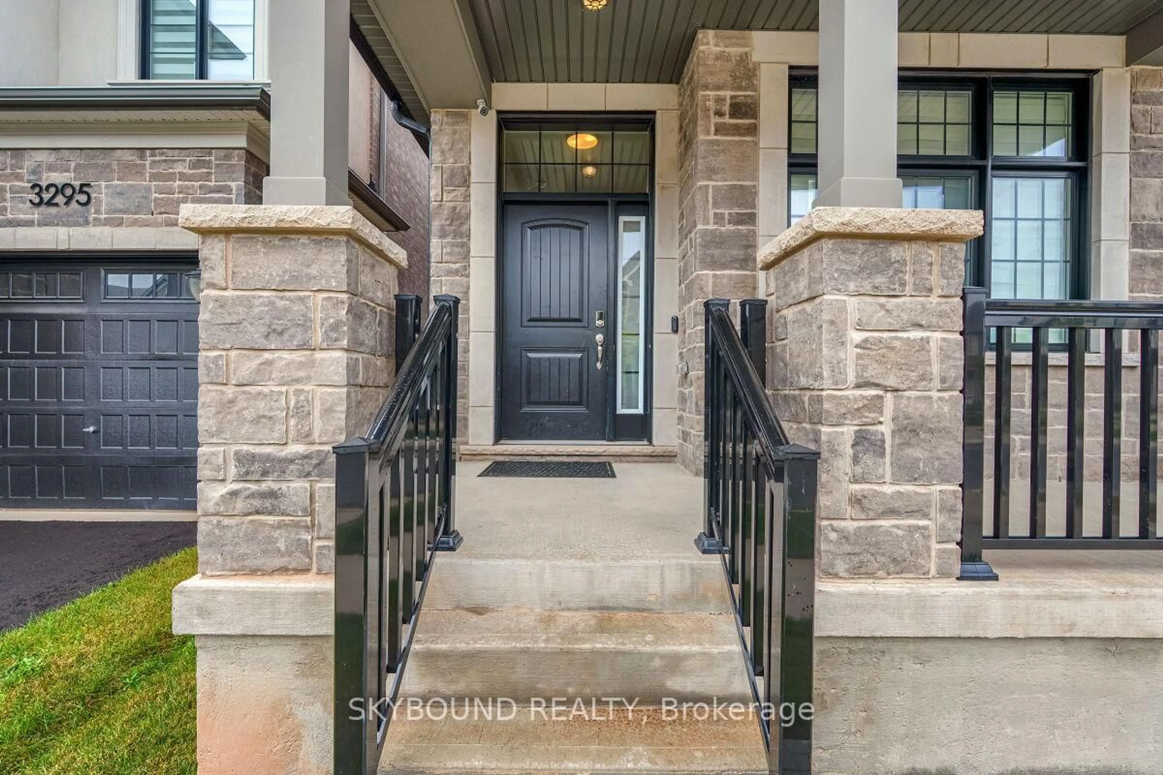 Indoor entryway for 3291 Harasym Tr, Oakville Ontario L6M 5N6