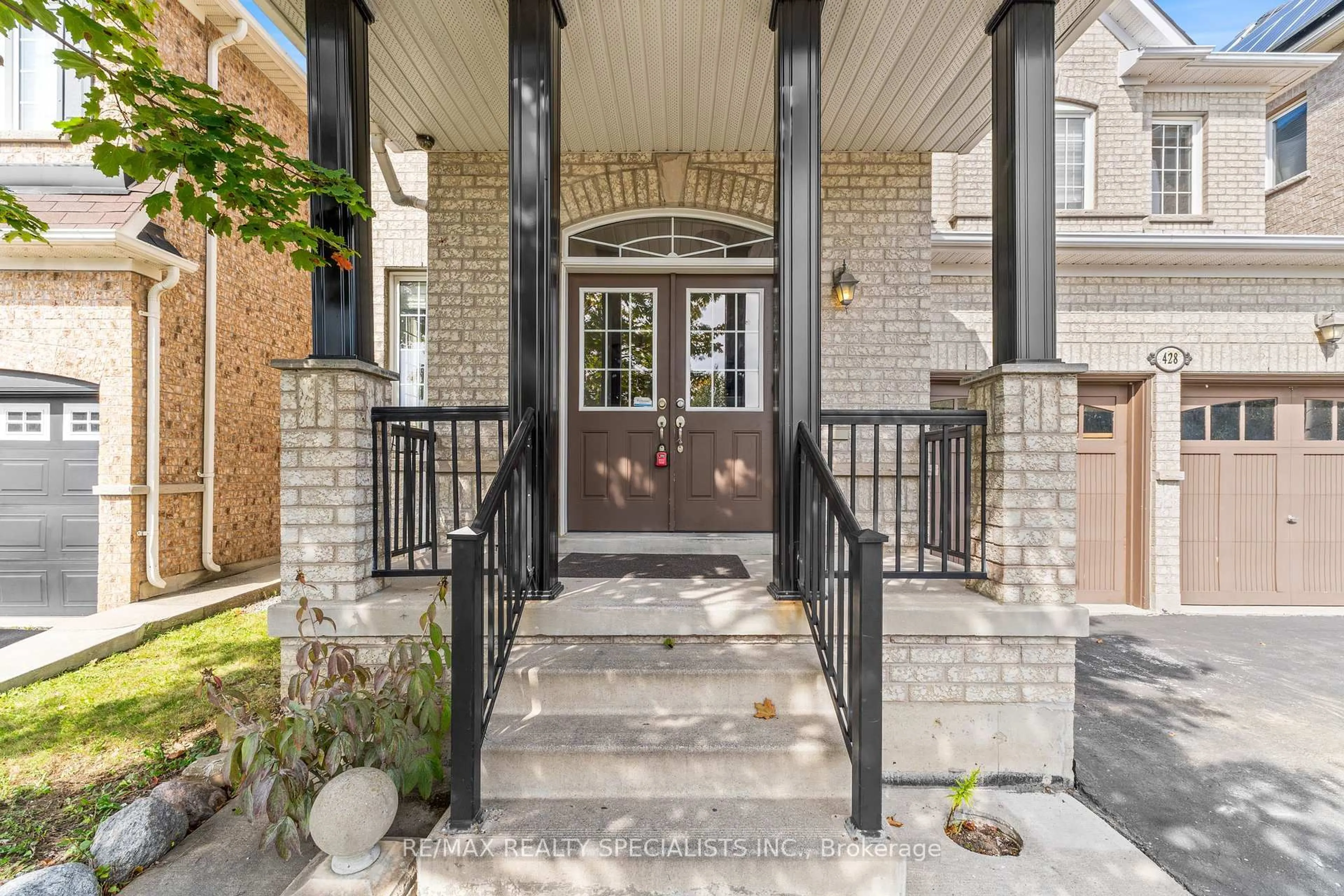 Indoor entryway for 428 Father Tobin Rd, Brampton Ontario L6R 0S2