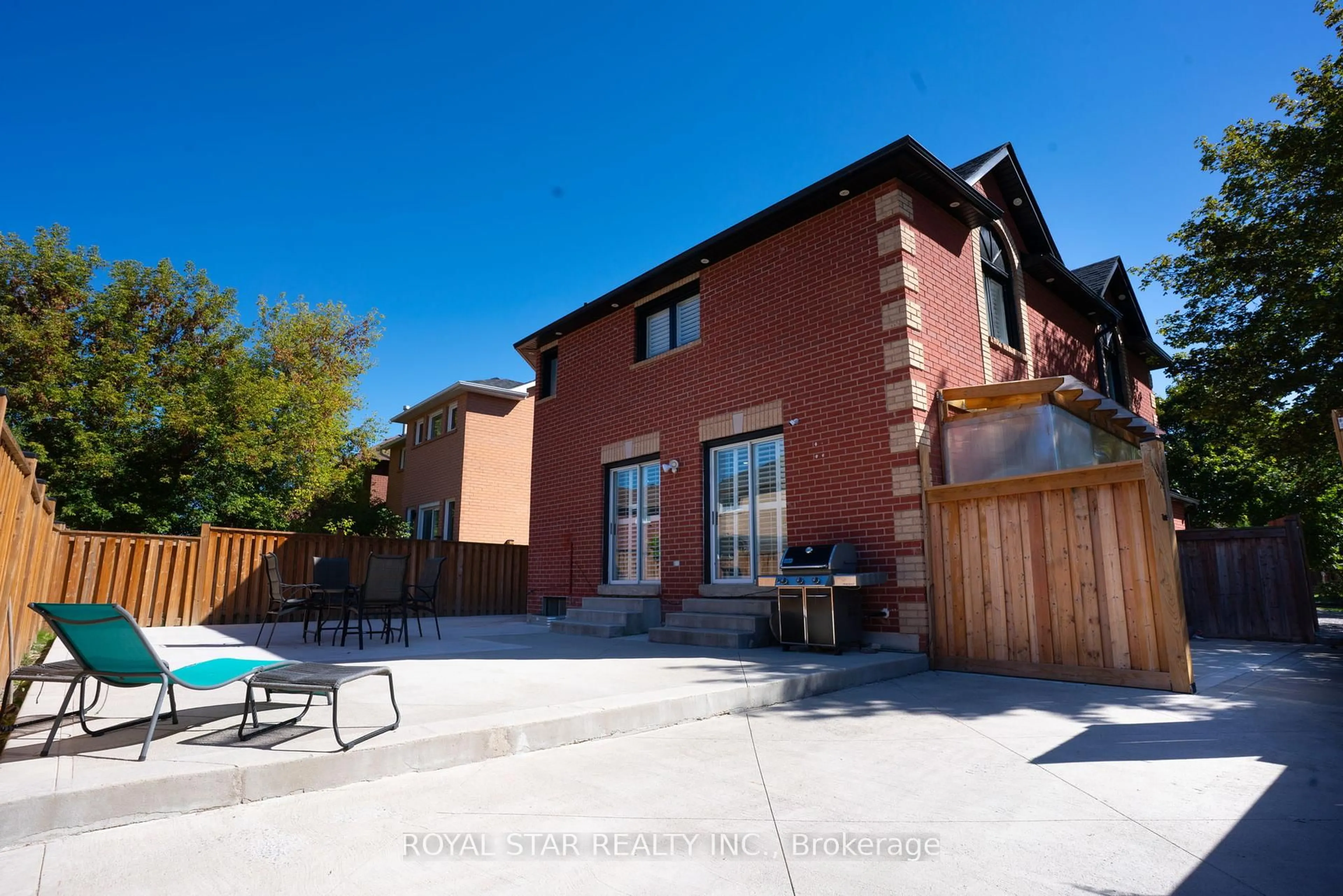 Home with brick exterior material, street for 22 Livingston Dr, Caledon Ontario L7C 1A1