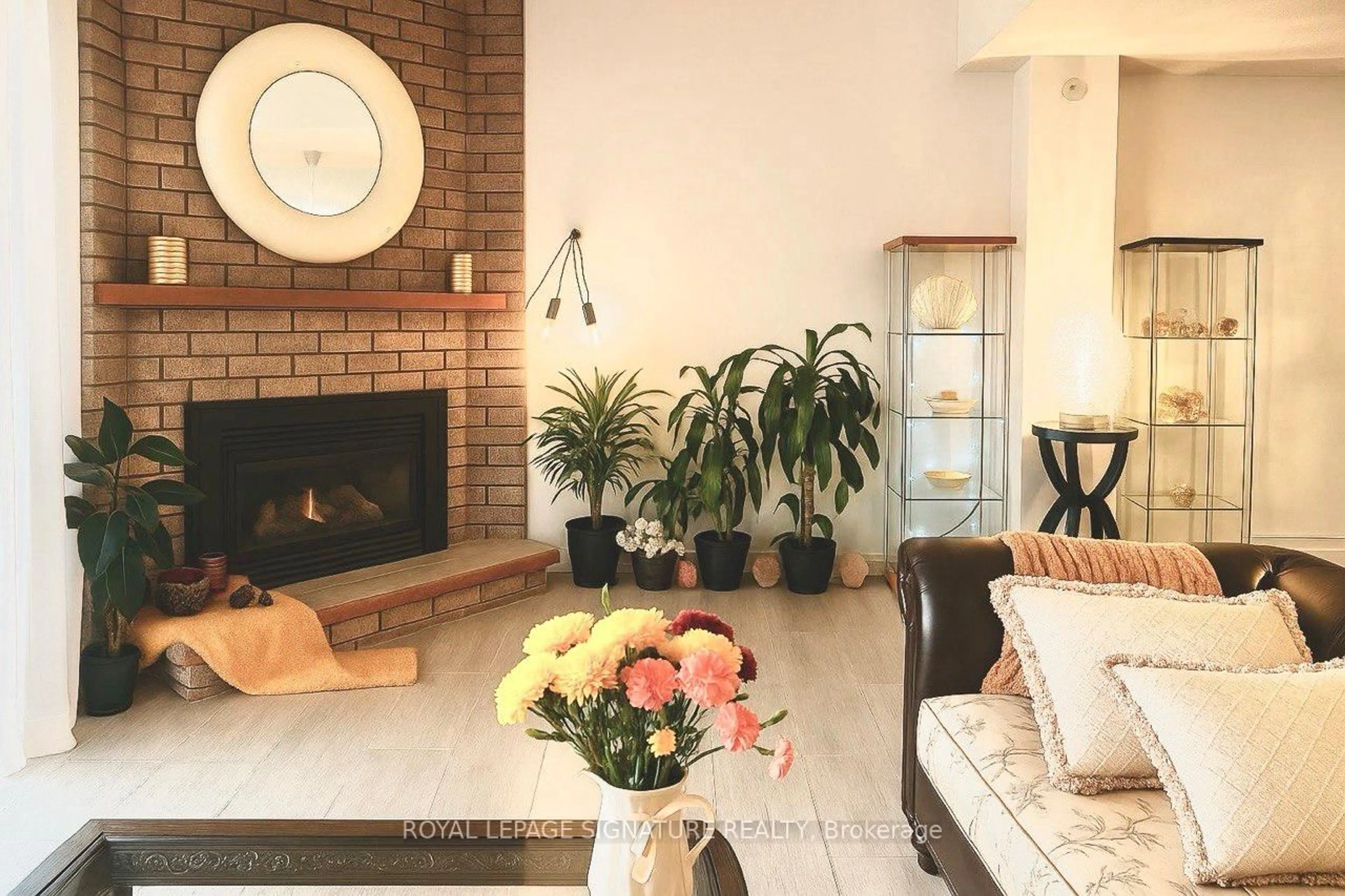 Living room with furniture, ceramic/tile floor for 5020 Delaware Dr #25, Mississauga Ontario L4Z 3C7