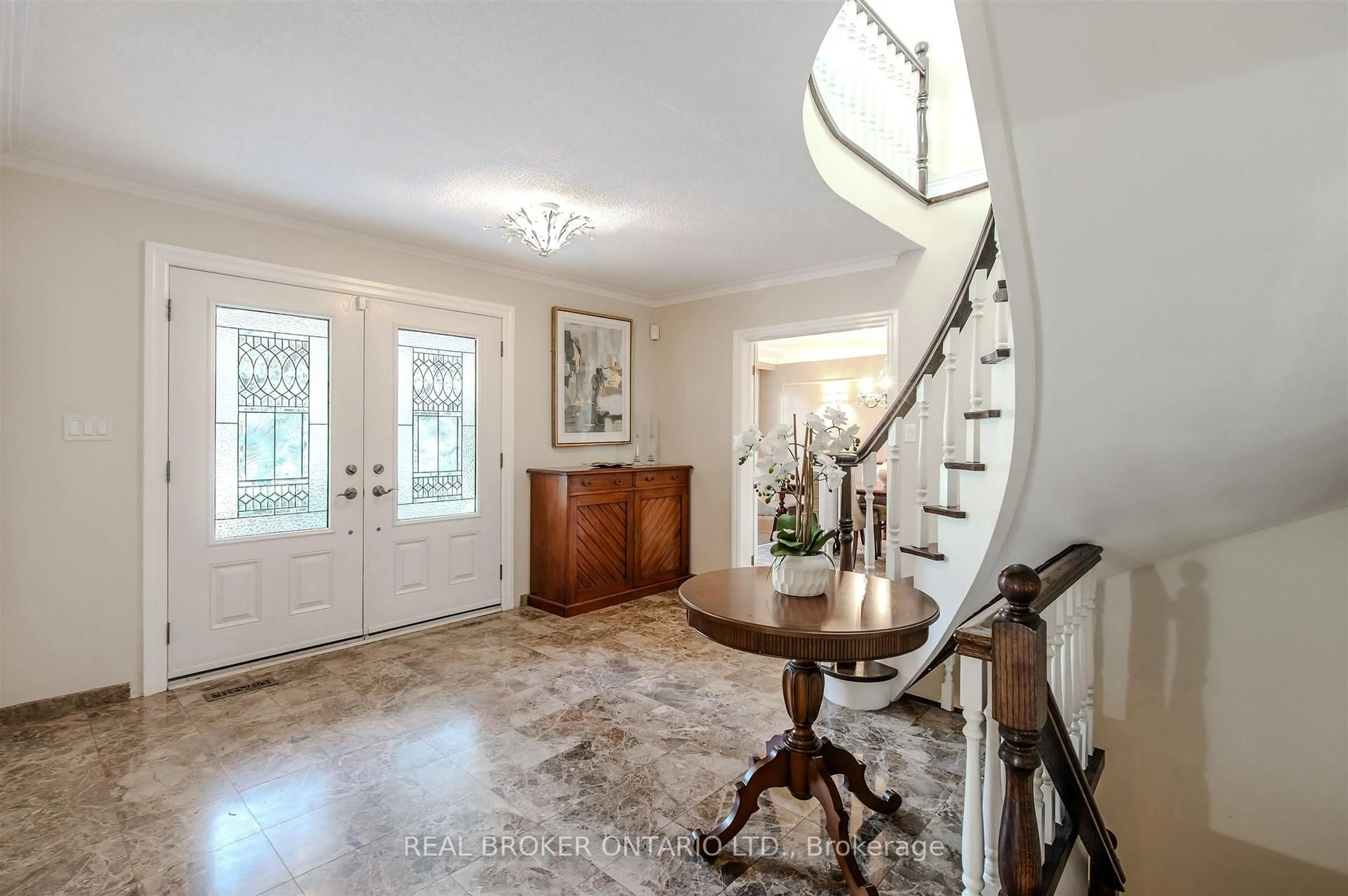 Indoor entryway for 6 Streatham Pl, Toronto Ontario M9B 6A4