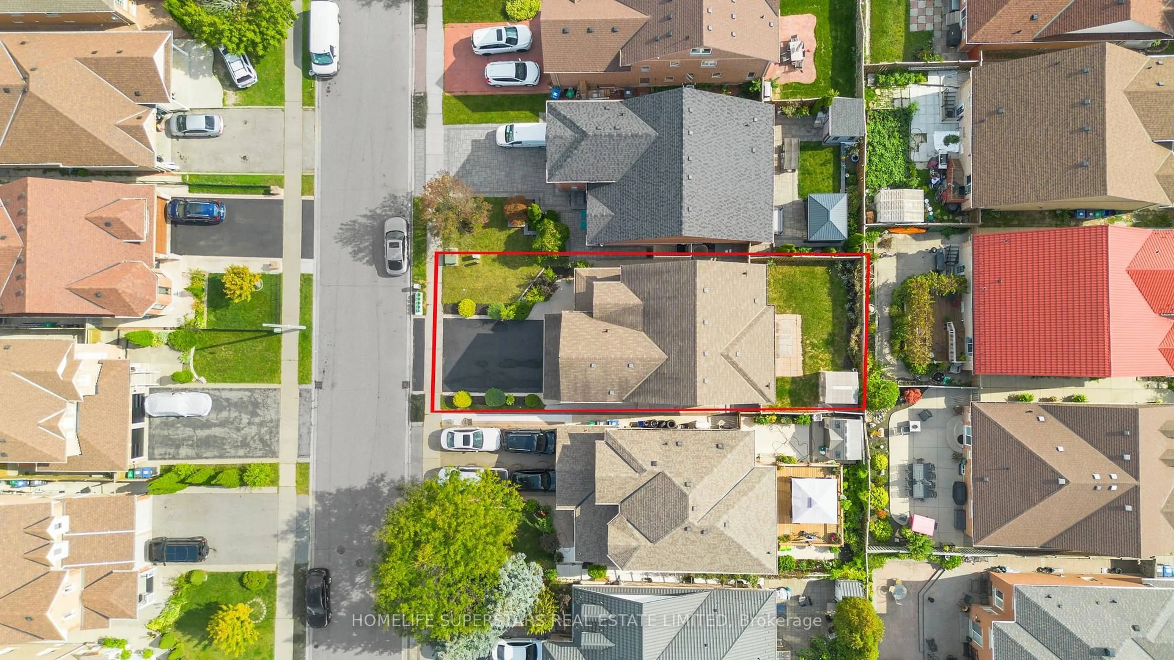 A pic from outside/outdoor area/front of a property/back of a property/a pic from drone, street for 10 Orchid Dr, Brampton Ontario L7A 1M4