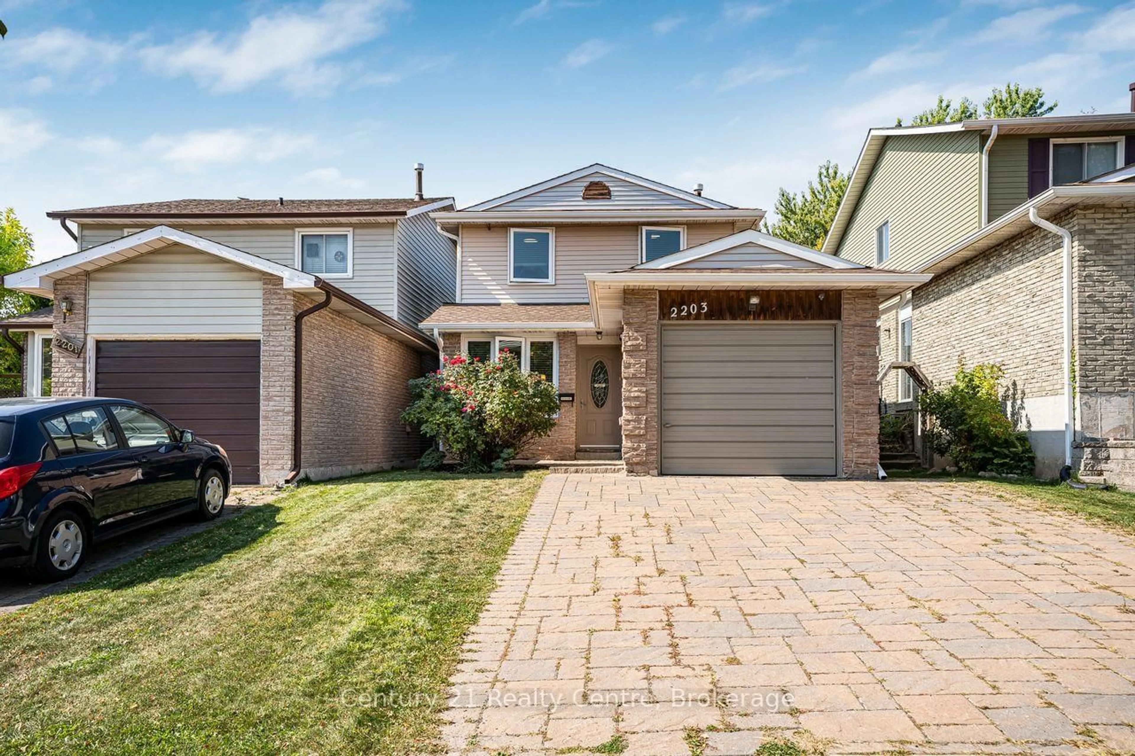 Home with brick exterior material, street for 2203 Middlesmoor Cres, Burlington Ontario L7P 3X2