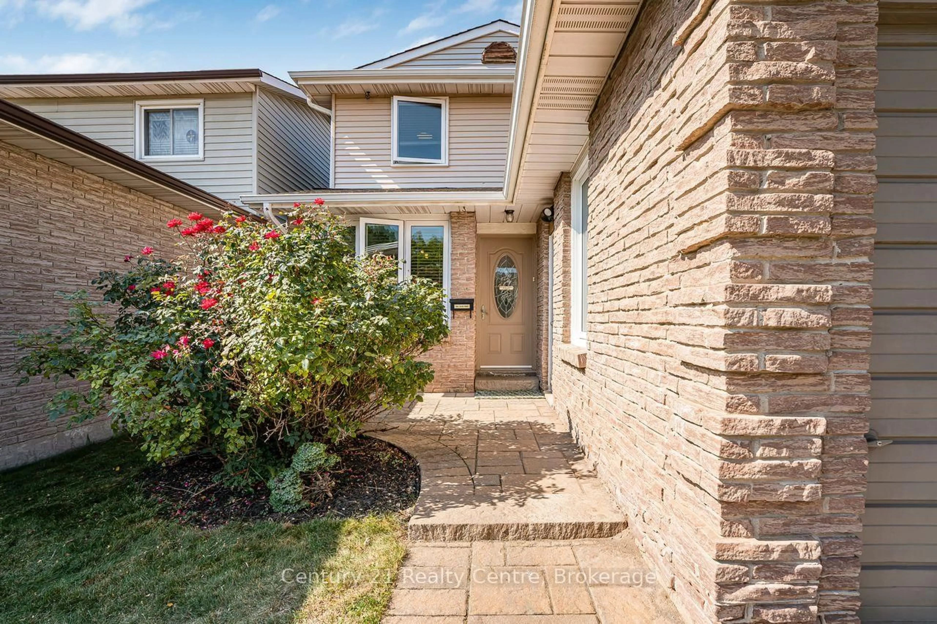 Home with brick exterior material, street for 2203 Middlesmoor Cres, Burlington Ontario L7P 3X2