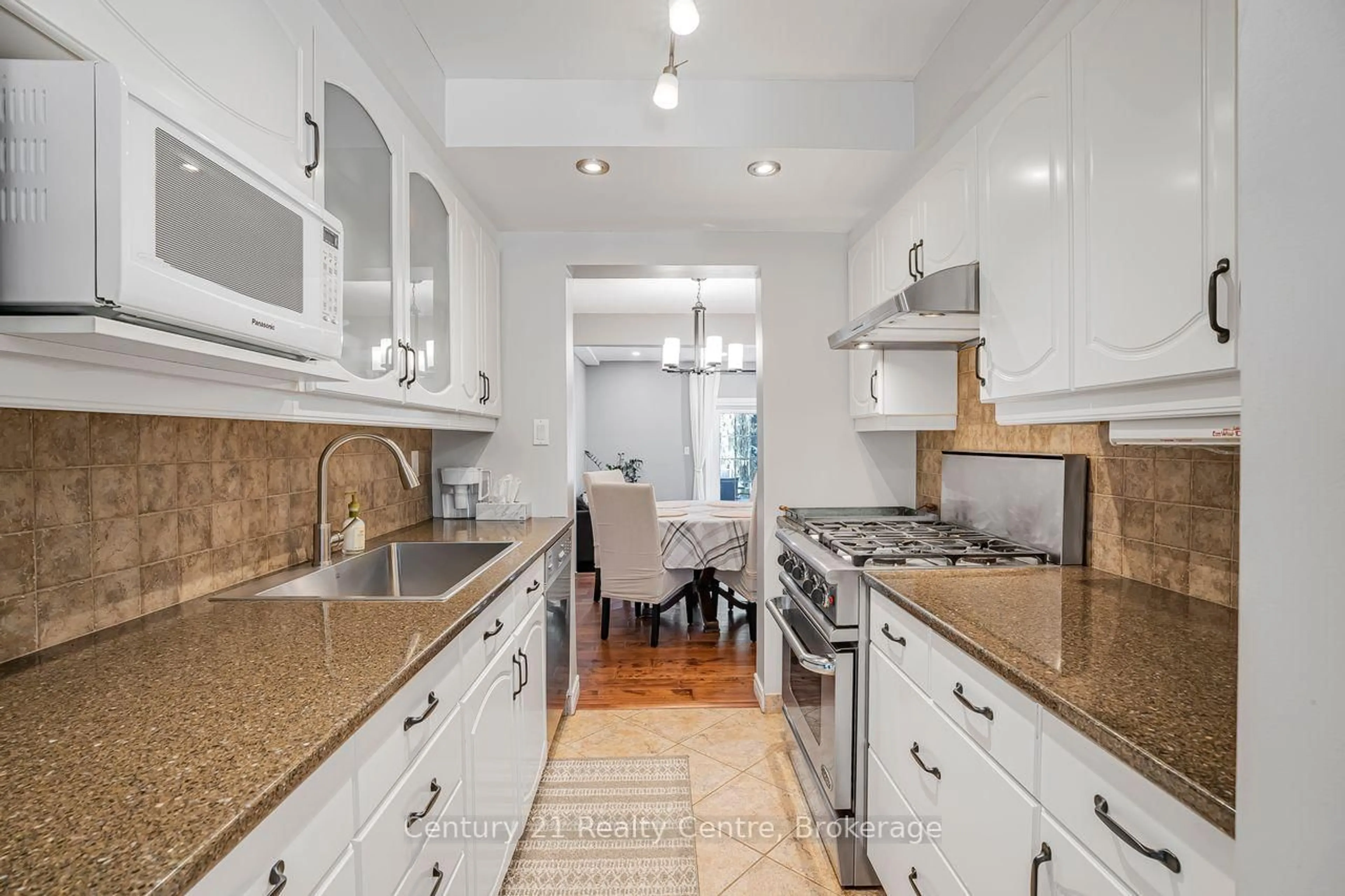 Standard kitchen, ceramic/tile floor for 2203 Middlesmoor Cres, Burlington Ontario L7P 3X2