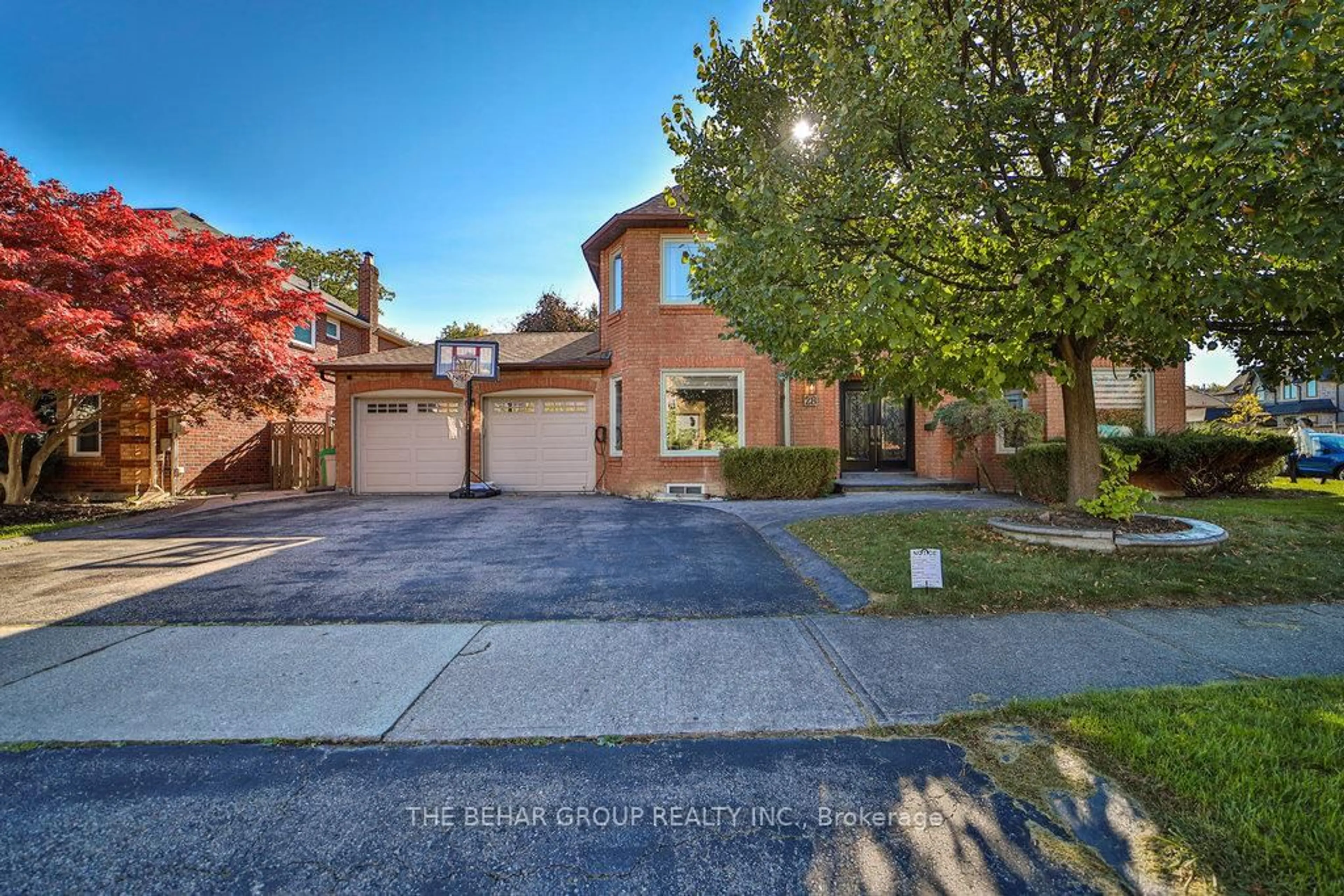 Home with brick exterior material, street for 28 Ridelle Crt, Brampton Ontario L6Z 4M2