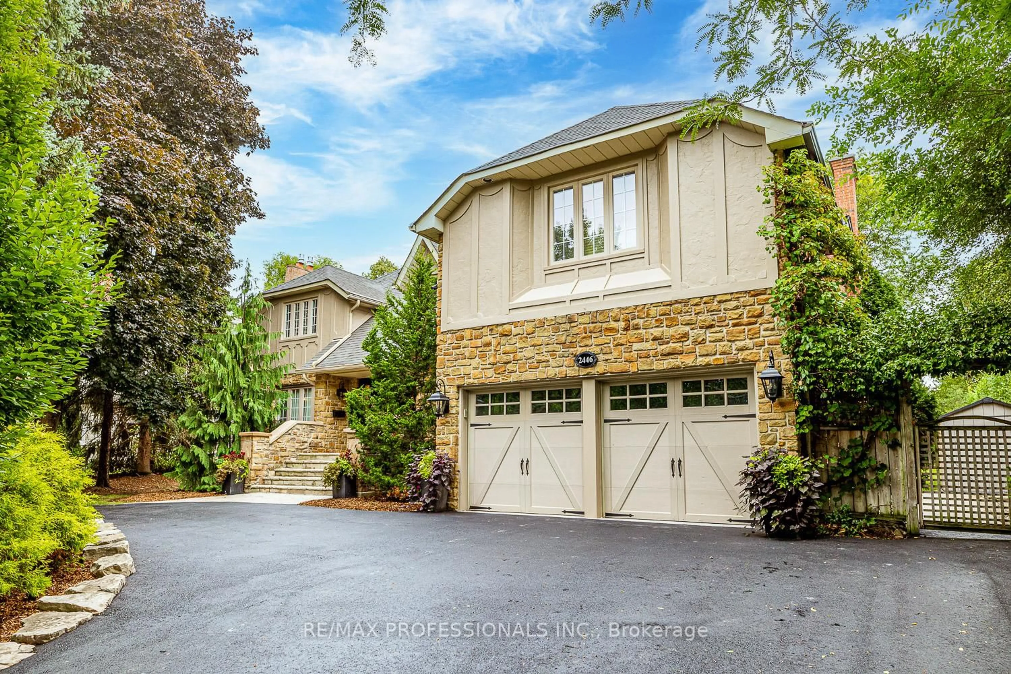 Unknown for 2446 Hammond Rd, Mississauga Ontario L5K 1T2