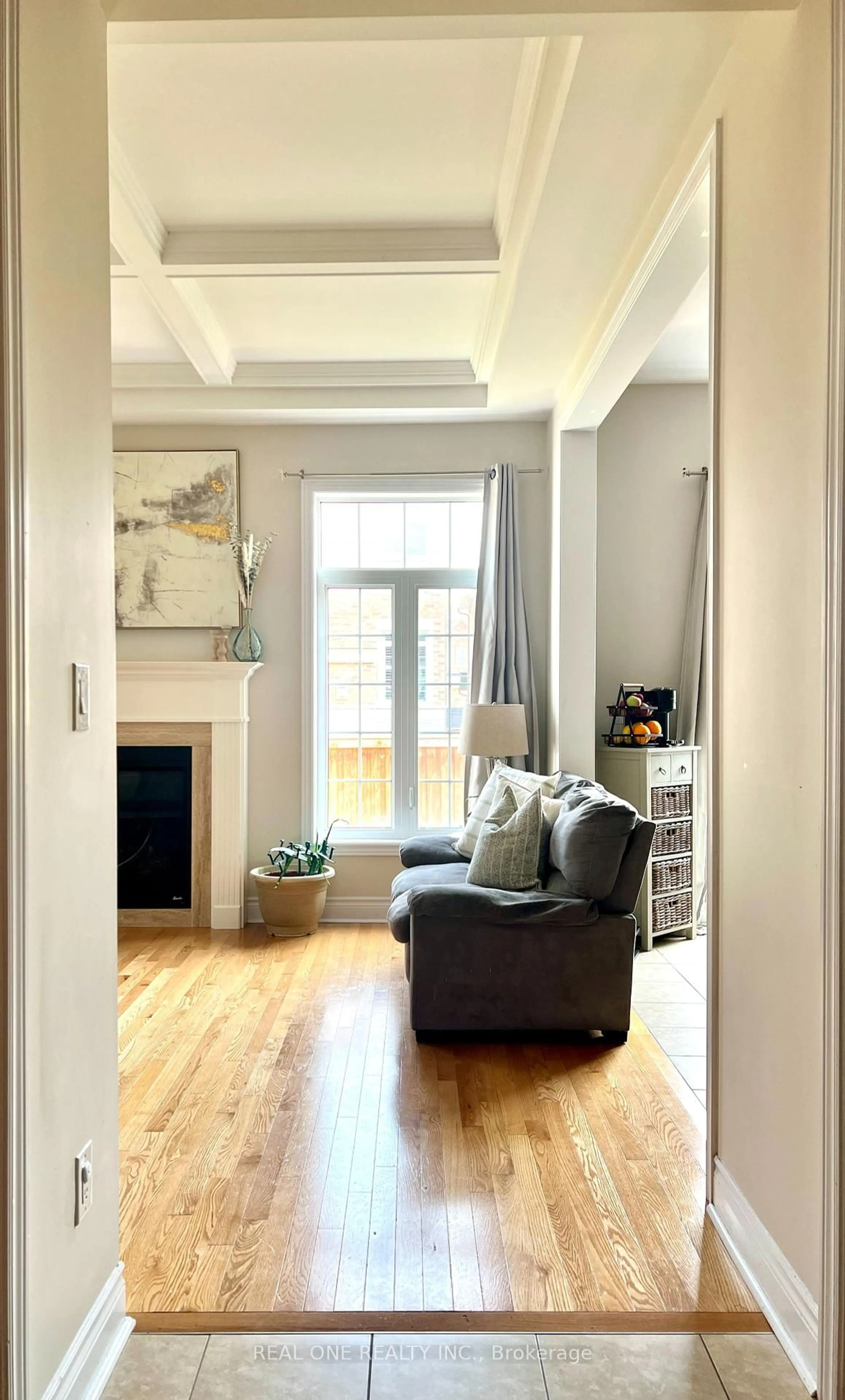 Living room with furniture, unknown for 250 Niagara Tr, Halton Hills Ontario L7G 0A7