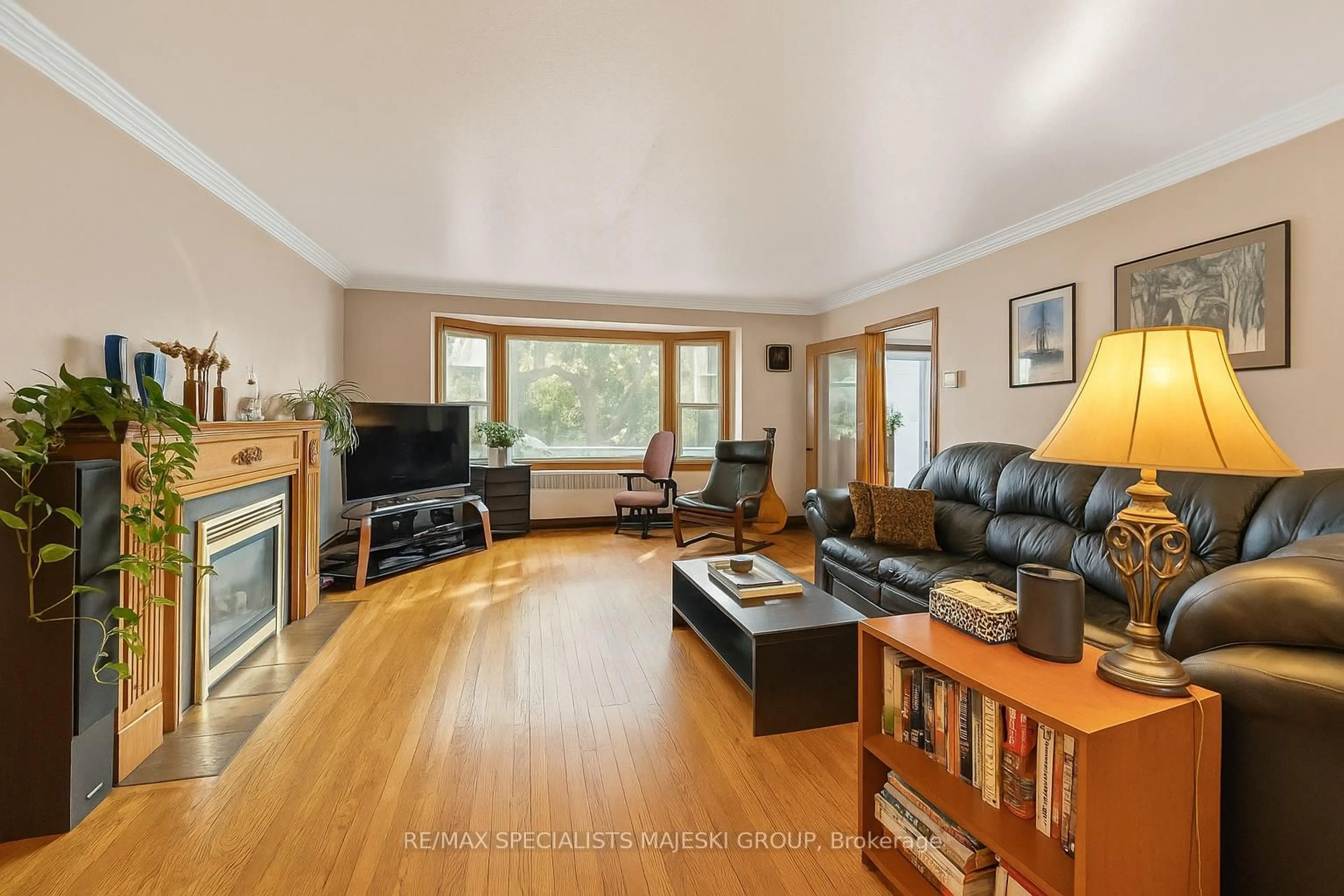 Living room with furniture, wood/laminate floor for 50 Twenty Third St, Toronto Ontario M8V 3M6