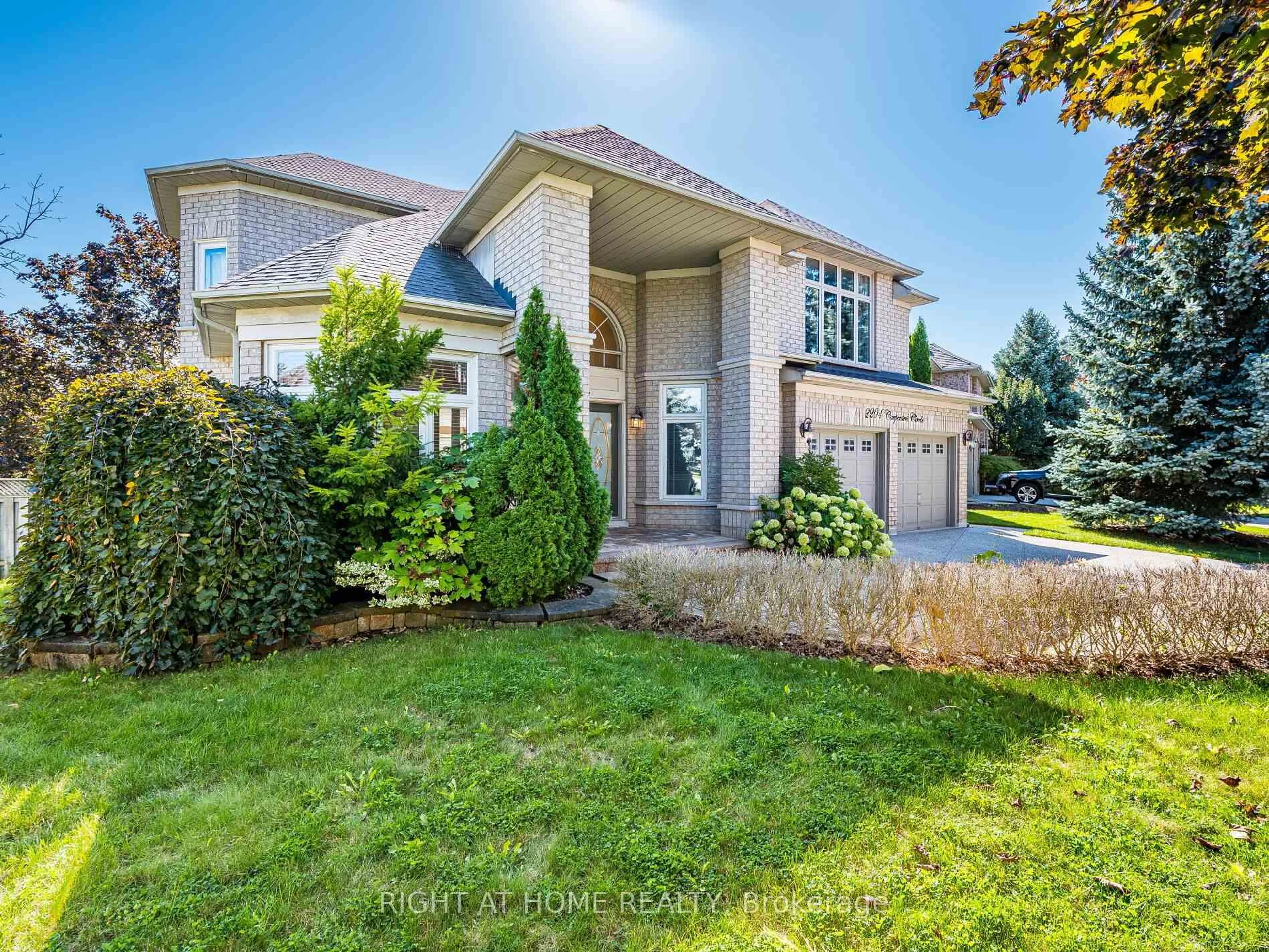 Home with vinyl exterior material, street for 2204 Carpenters Circ, Oakville Ontario L6M 3C7