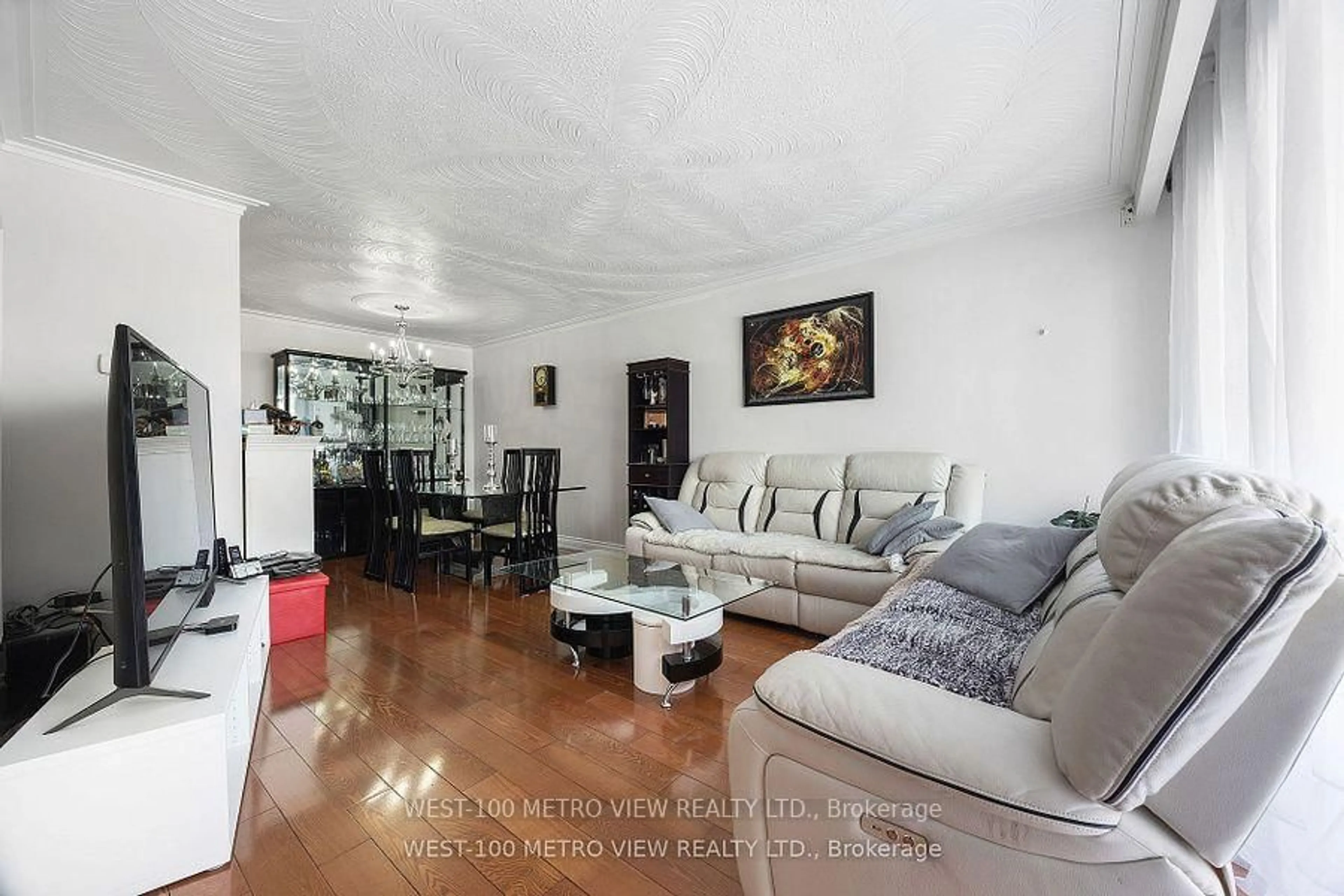 Living room with furniture, unknown for 3948 Midhurst Lane, Mississauga Ontario L4Z 1C7