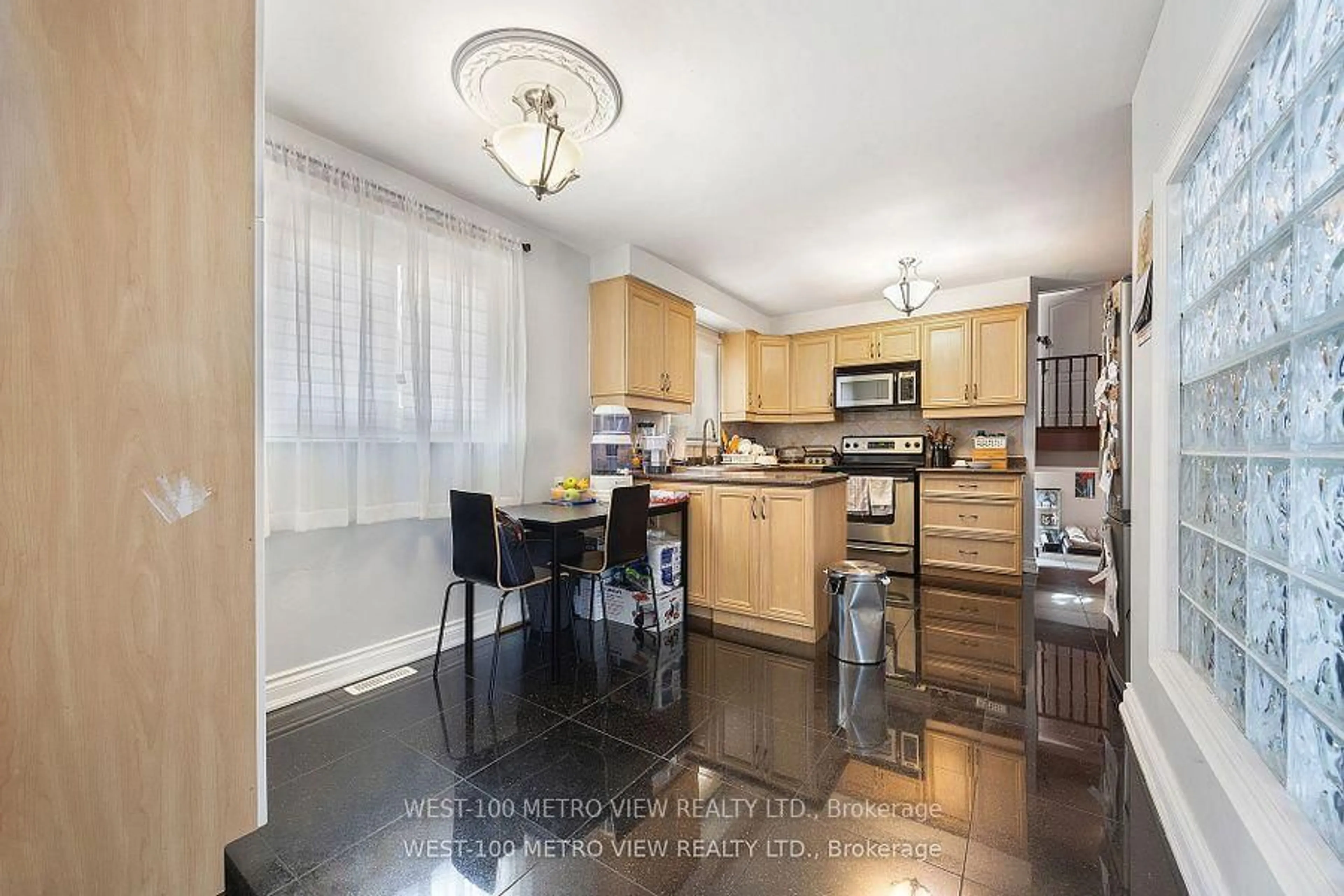Open concept kitchen, unknown for 3948 Midhurst Lane, Mississauga Ontario L4Z 1C7
