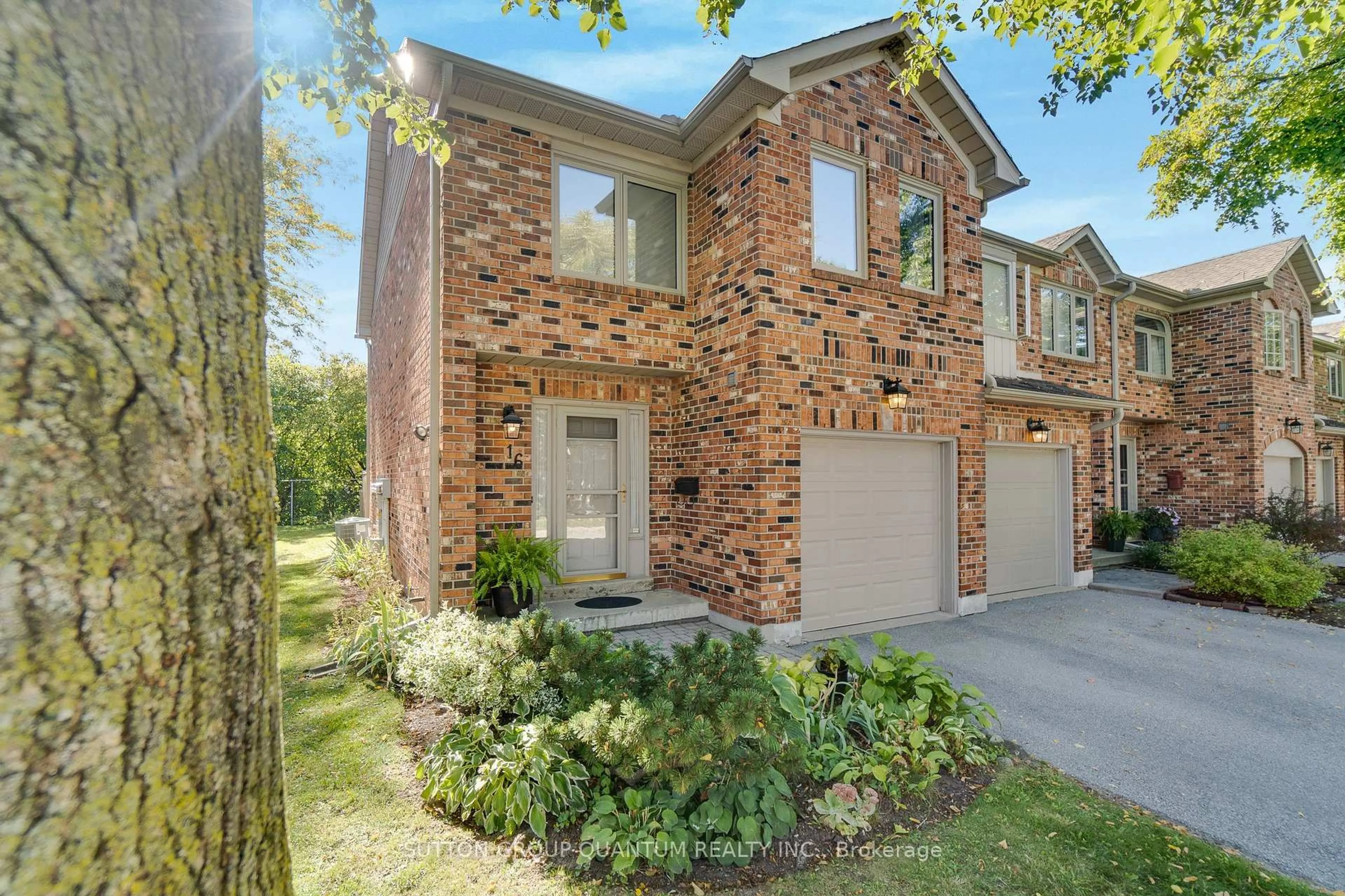 Home with brick exterior material, street for 2230 Walkers Line #16, Burlington Ontario L7M 3Y8