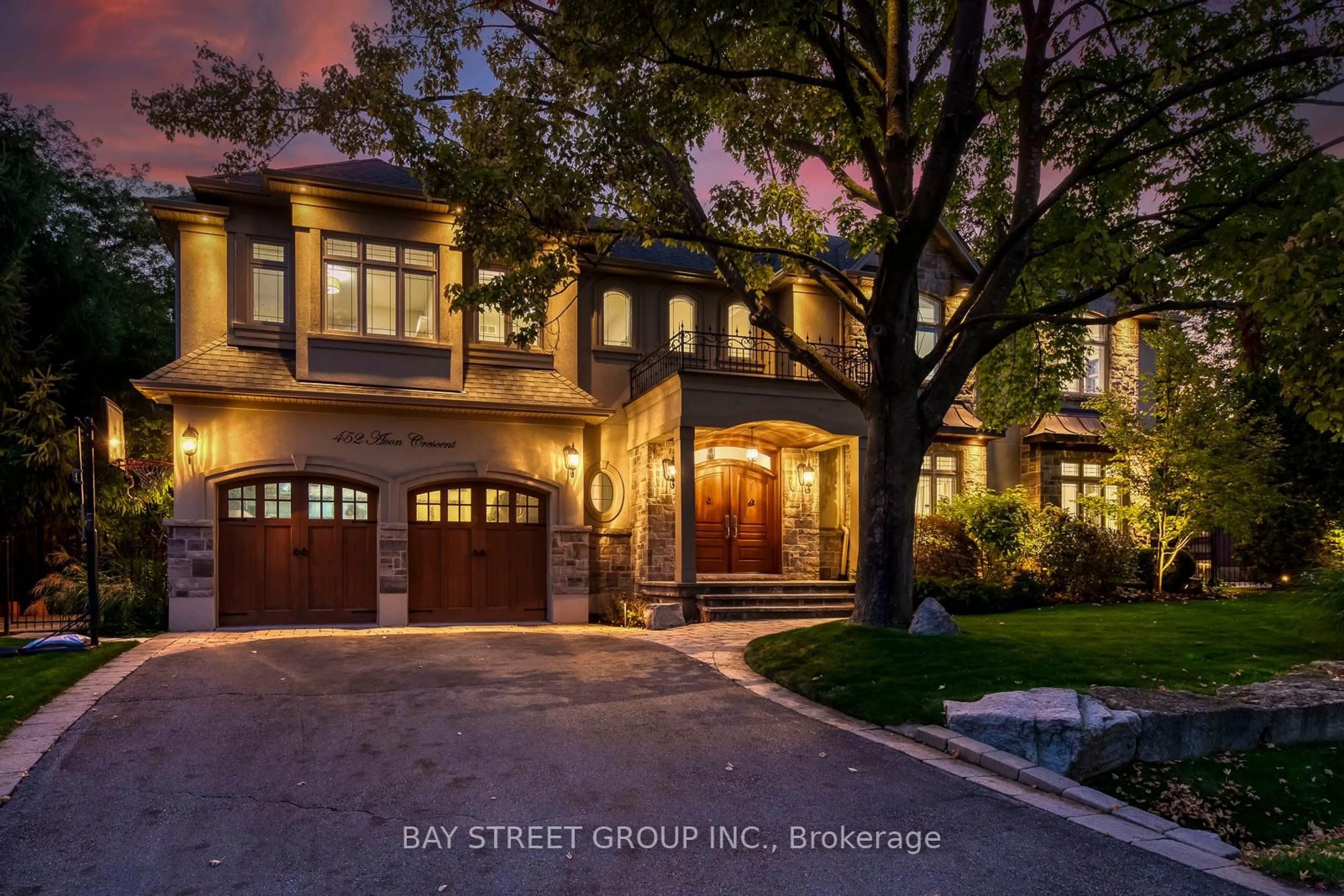 Home with brick exterior material, street for 452 Avon Cres, Oakville Ontario L6J 2T3