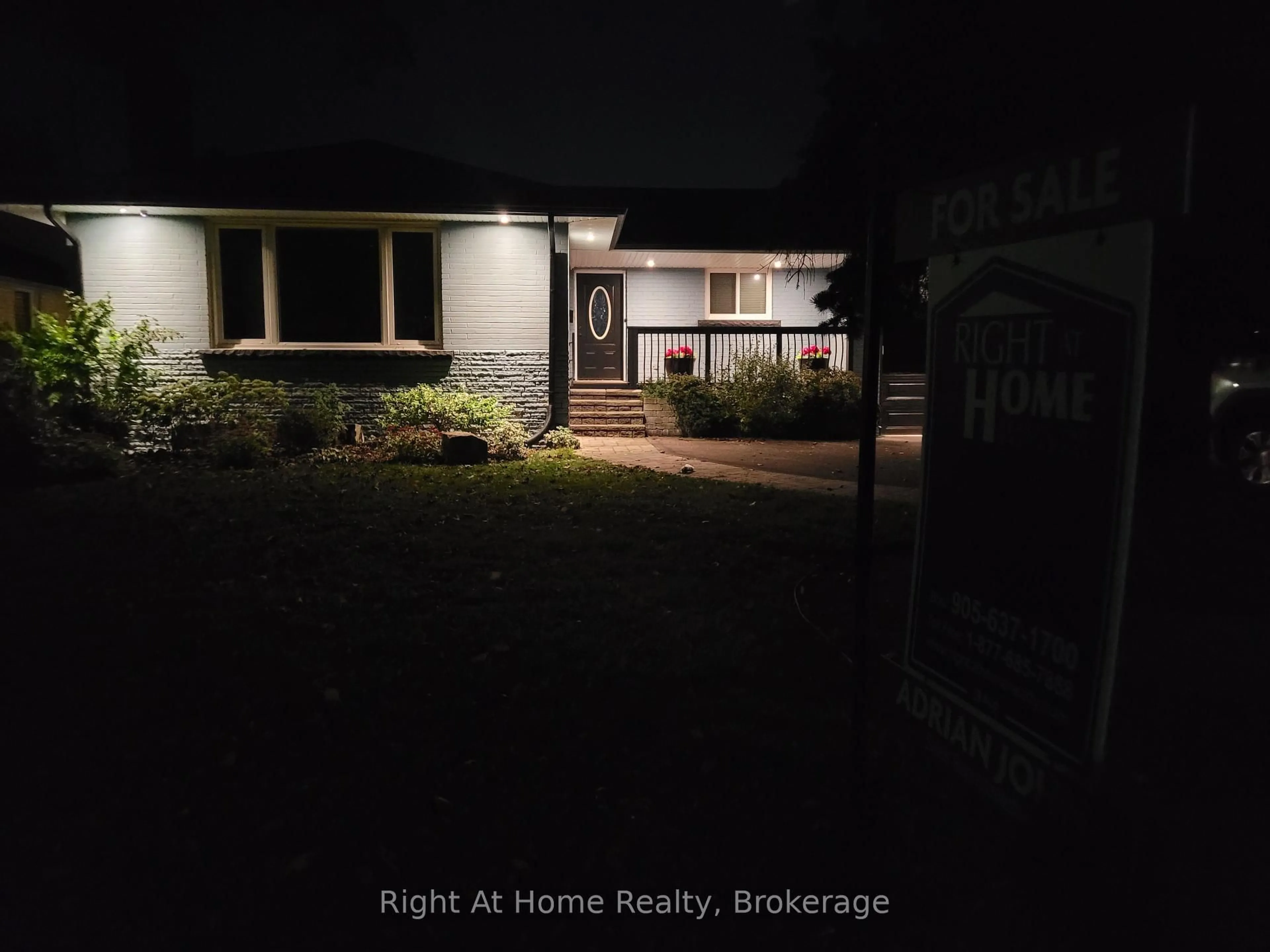 Blurry image for 257 Wales Cres, Oakville Ontario L6L 3X8