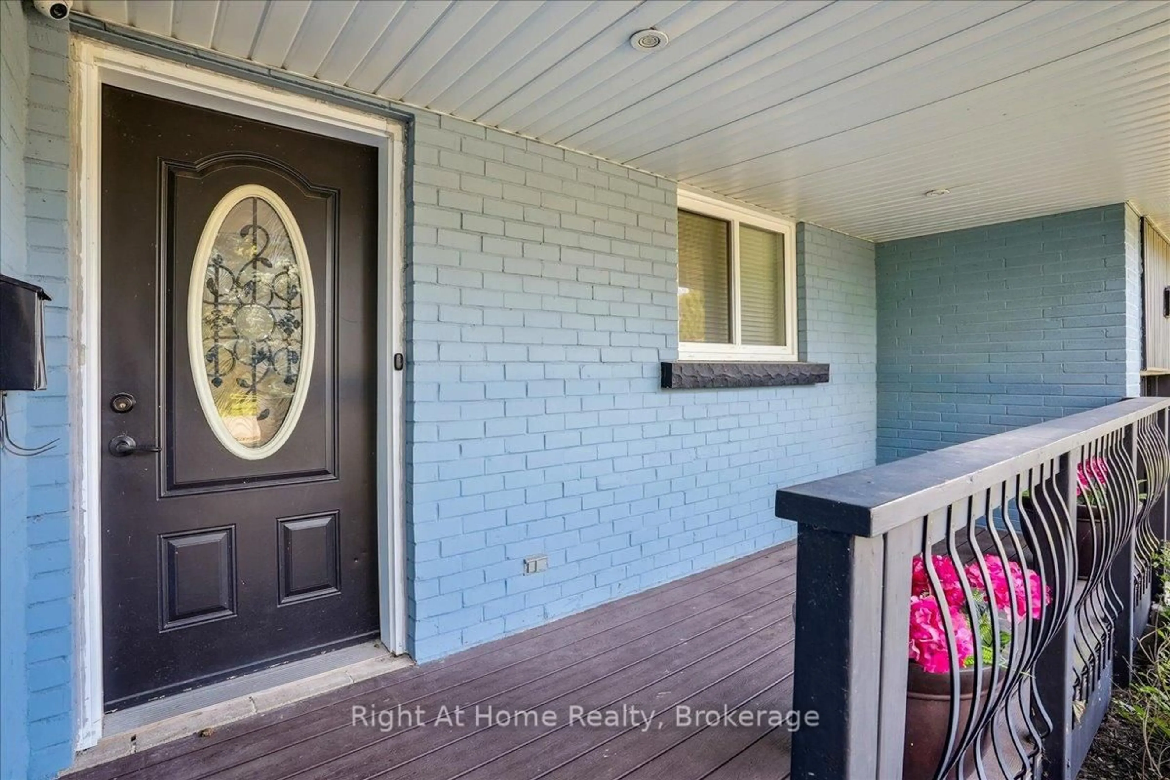 Indoor entryway for 257 Wales Cres, Oakville Ontario L6L 3X8