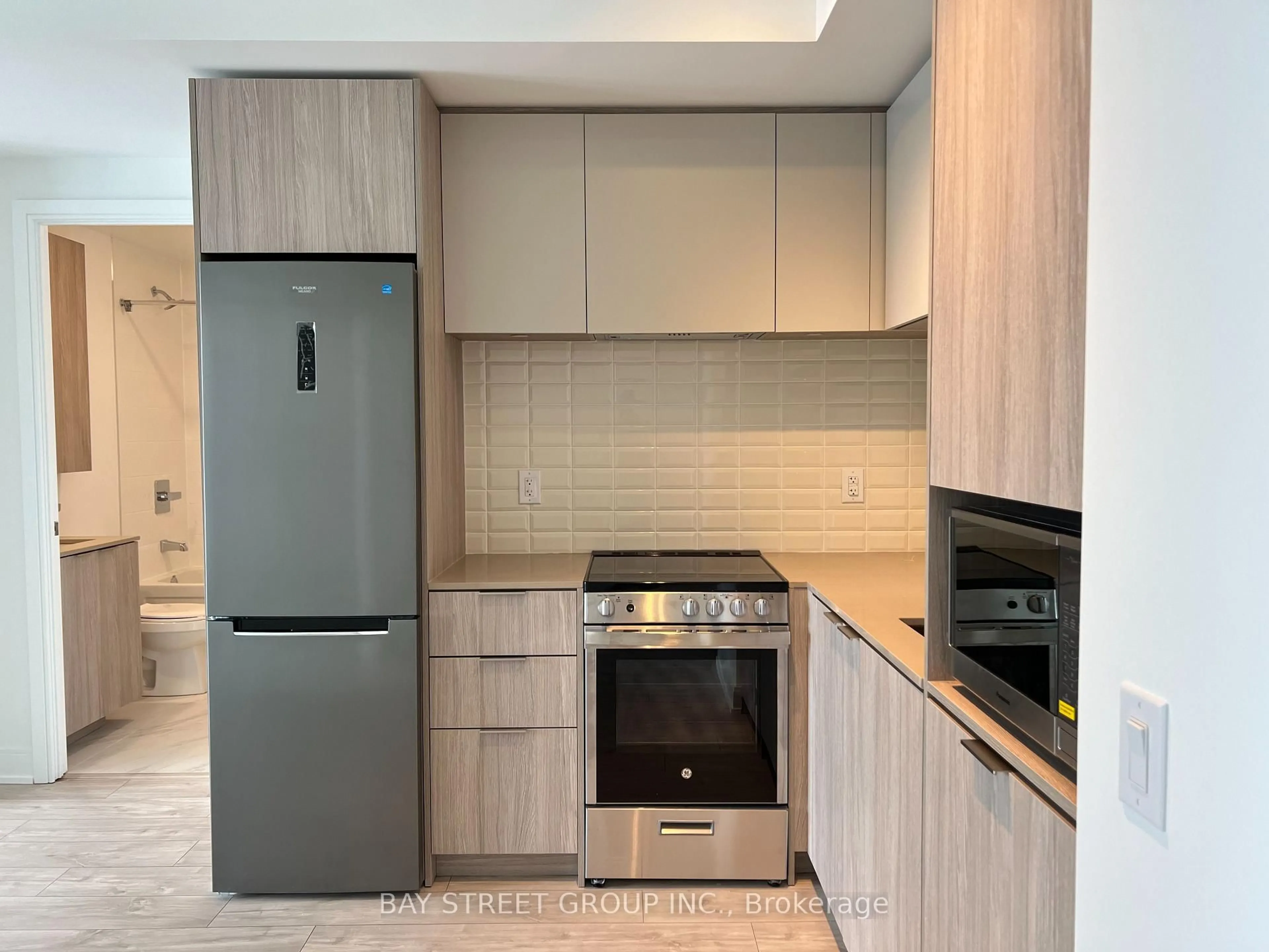 Standard kitchen, unknown for 70 Annie Craig Dr #317, Toronto Ontario M8V 0C4