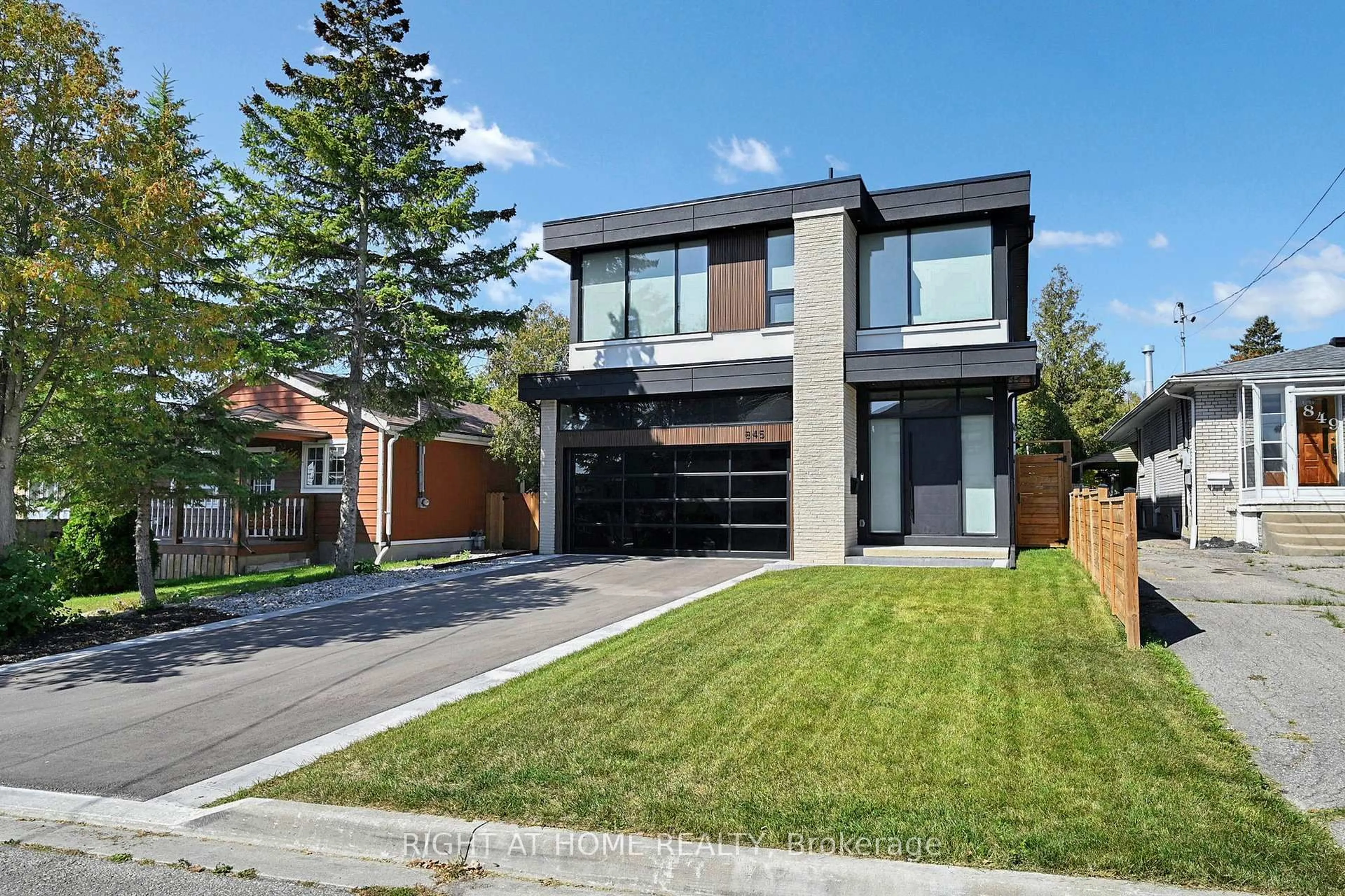 Home with brick exterior material, street for 845 7th St, Mississauga Ontario L5E 1N9