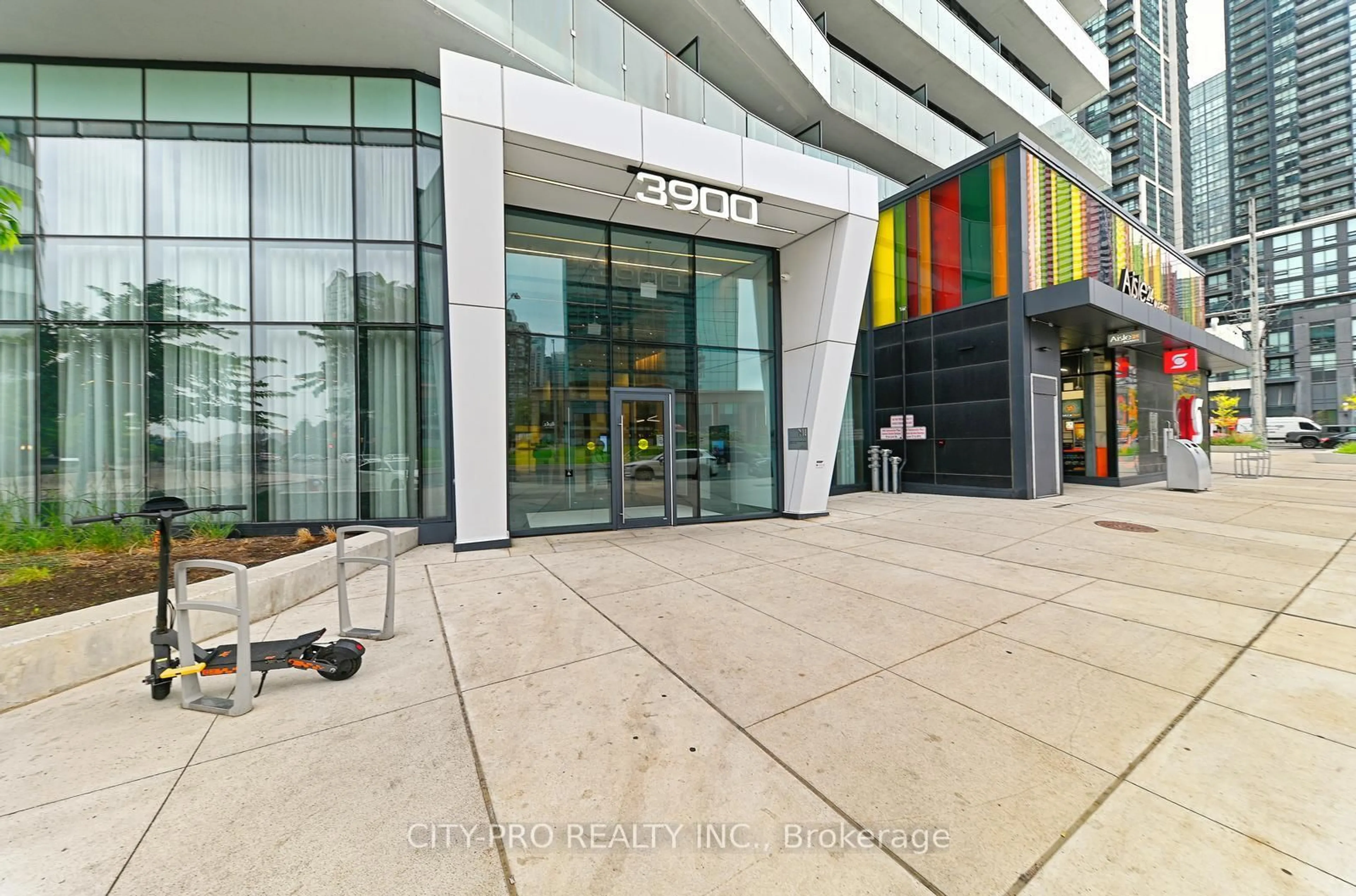Indoor foyer for 3900 Confederation Pkwy #410, Mississauga Ontario L5B 0M3