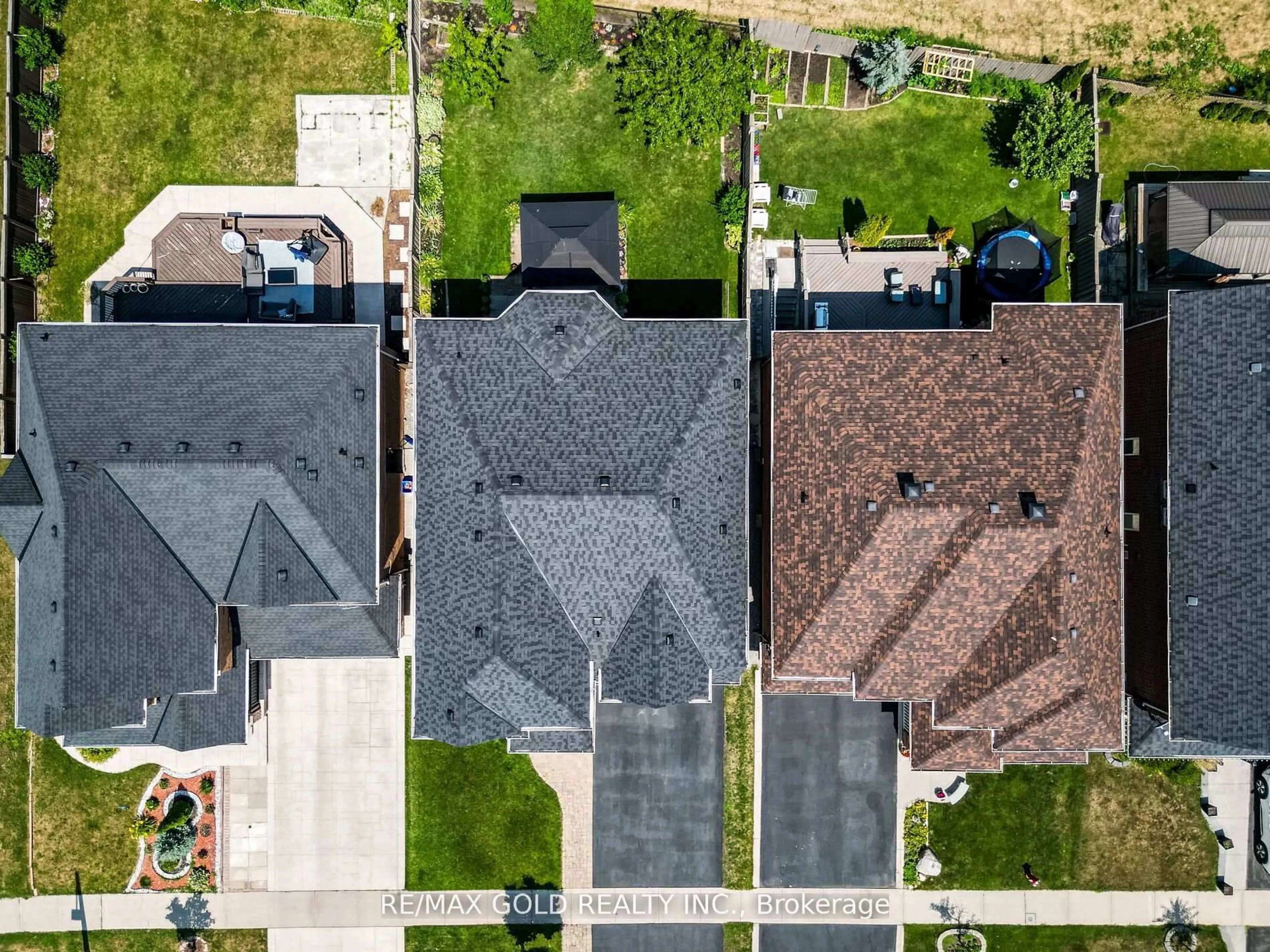 A pic from outside/outdoor area/front of a property/back of a property/a pic from drone, street for 36 Treegrove Cres, Brampton Ontario L7A 0K4