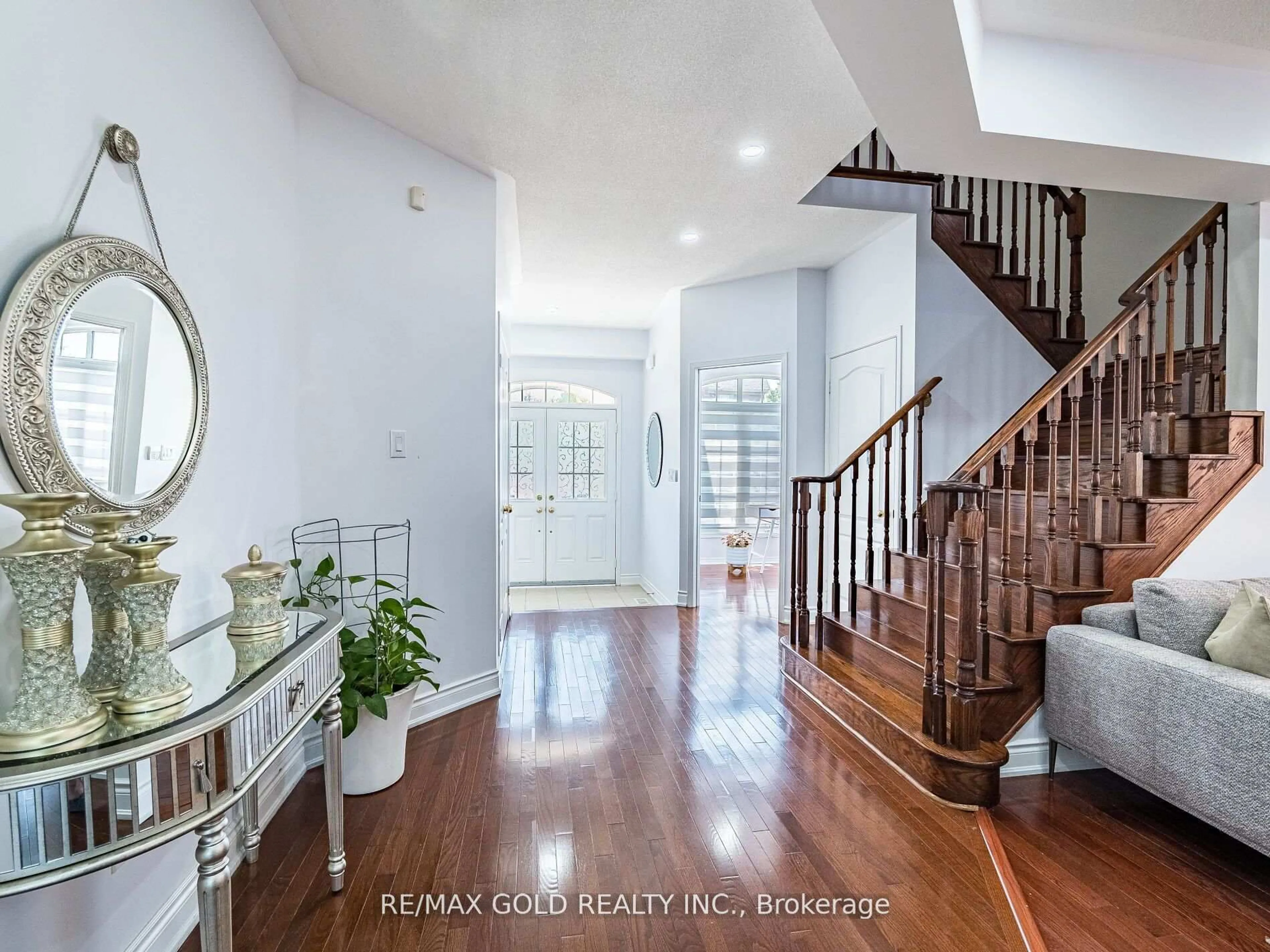 Indoor entryway for 36 Treegrove Cres, Brampton Ontario L7A 0K4