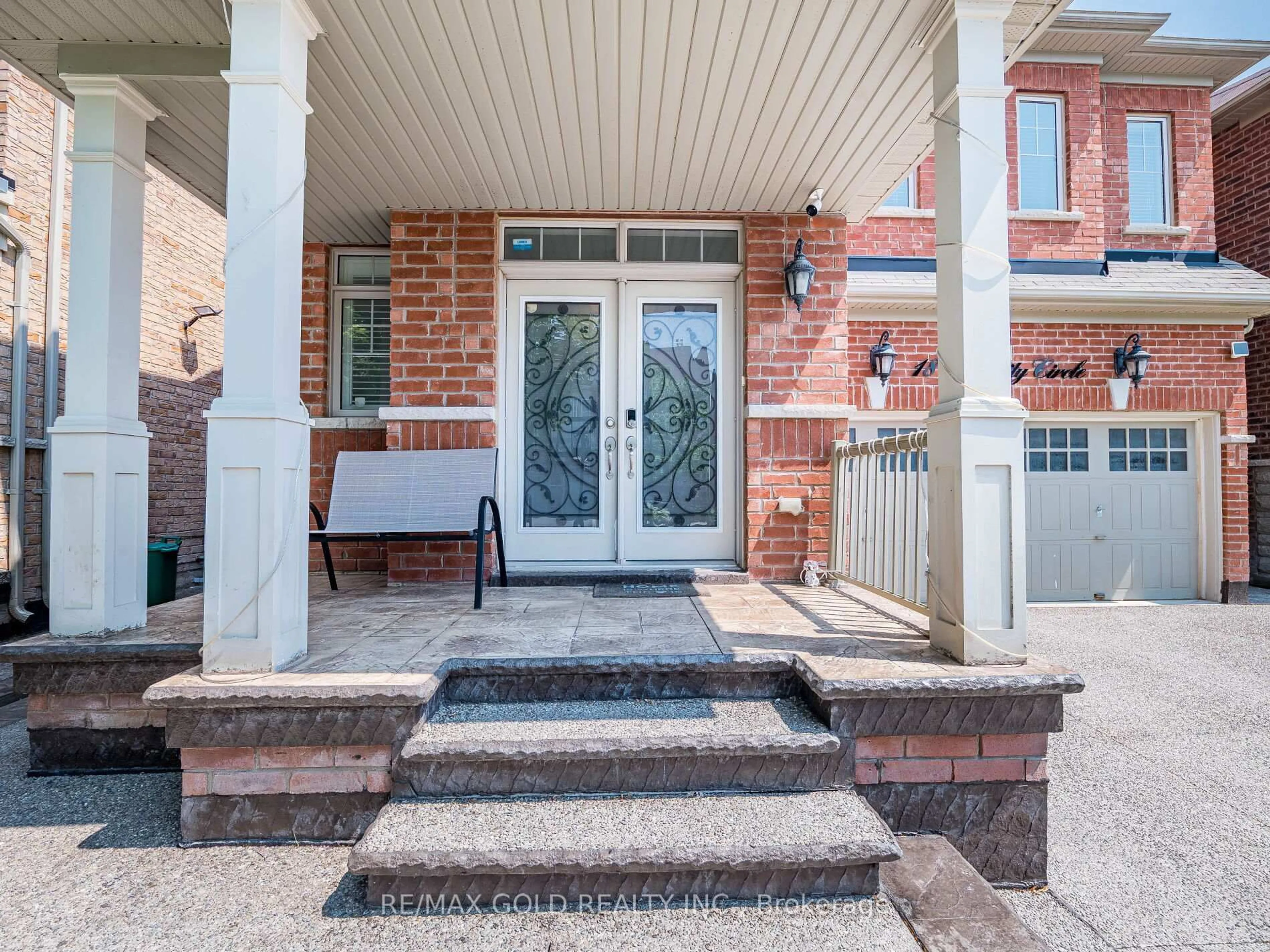 Indoor entryway for 18 Divinity Circ, Brampton Ontario L7A 3Y4