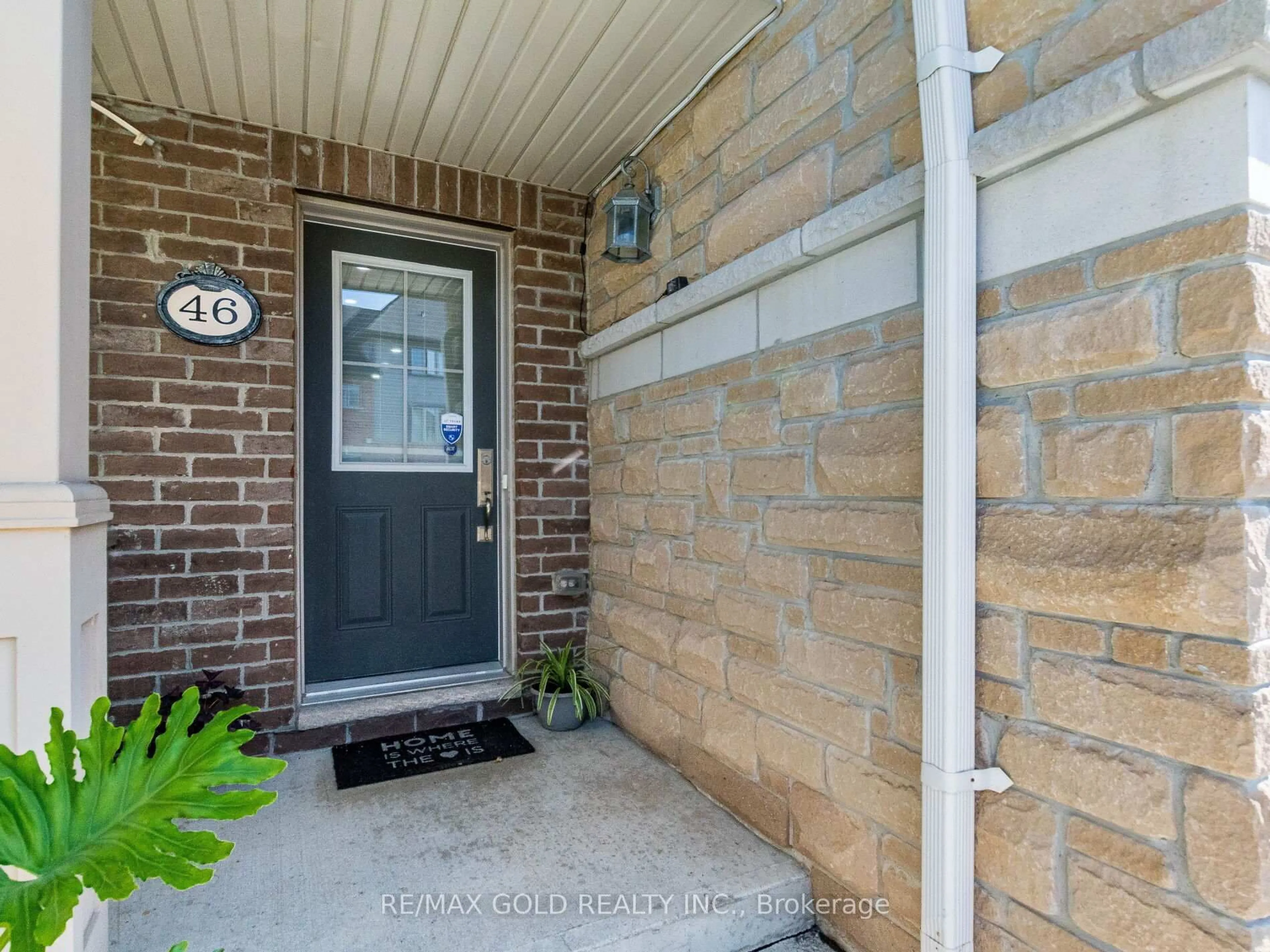 Indoor entryway for 46 Soccavo Cres, Brampton Ontario L6Y 0W3