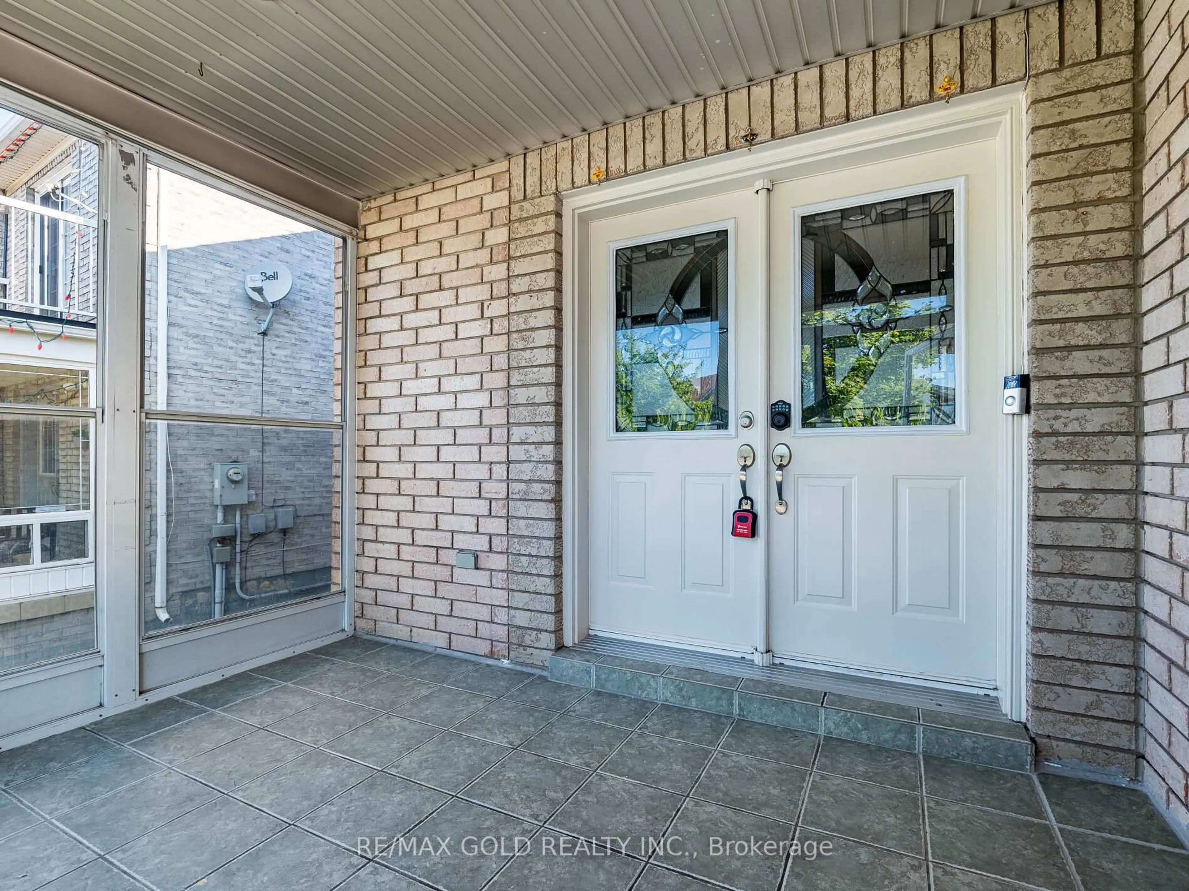 Indoor entryway for 26 Yuile Crt, Brampton Ontario L6Y 5J5